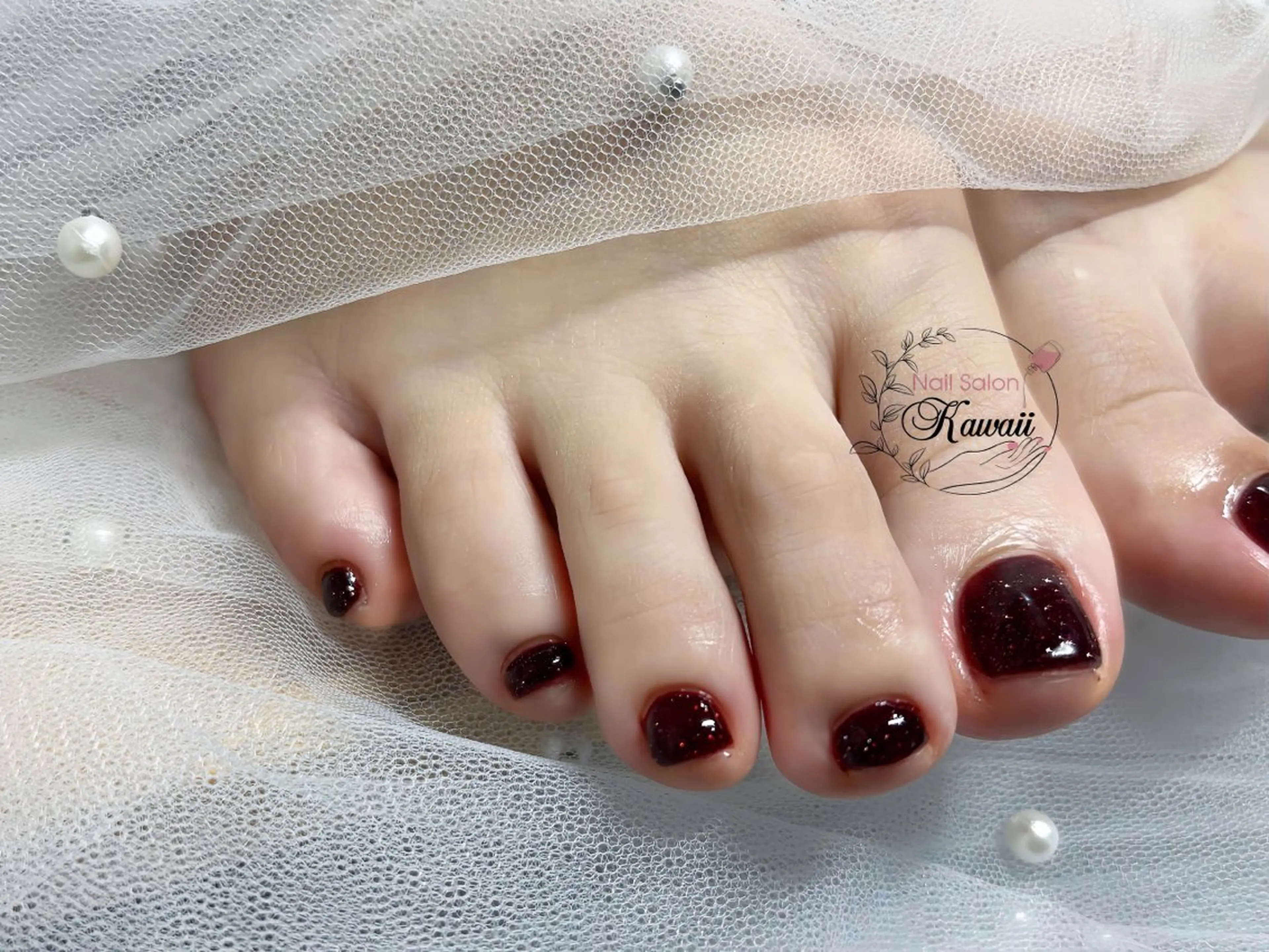 ワンカラ ( フットネイル)【【初回限定👣】オフ込み ¥4300✨シンプルだけど可愛い、夏にぴったりの足元ネイル🌺の写真