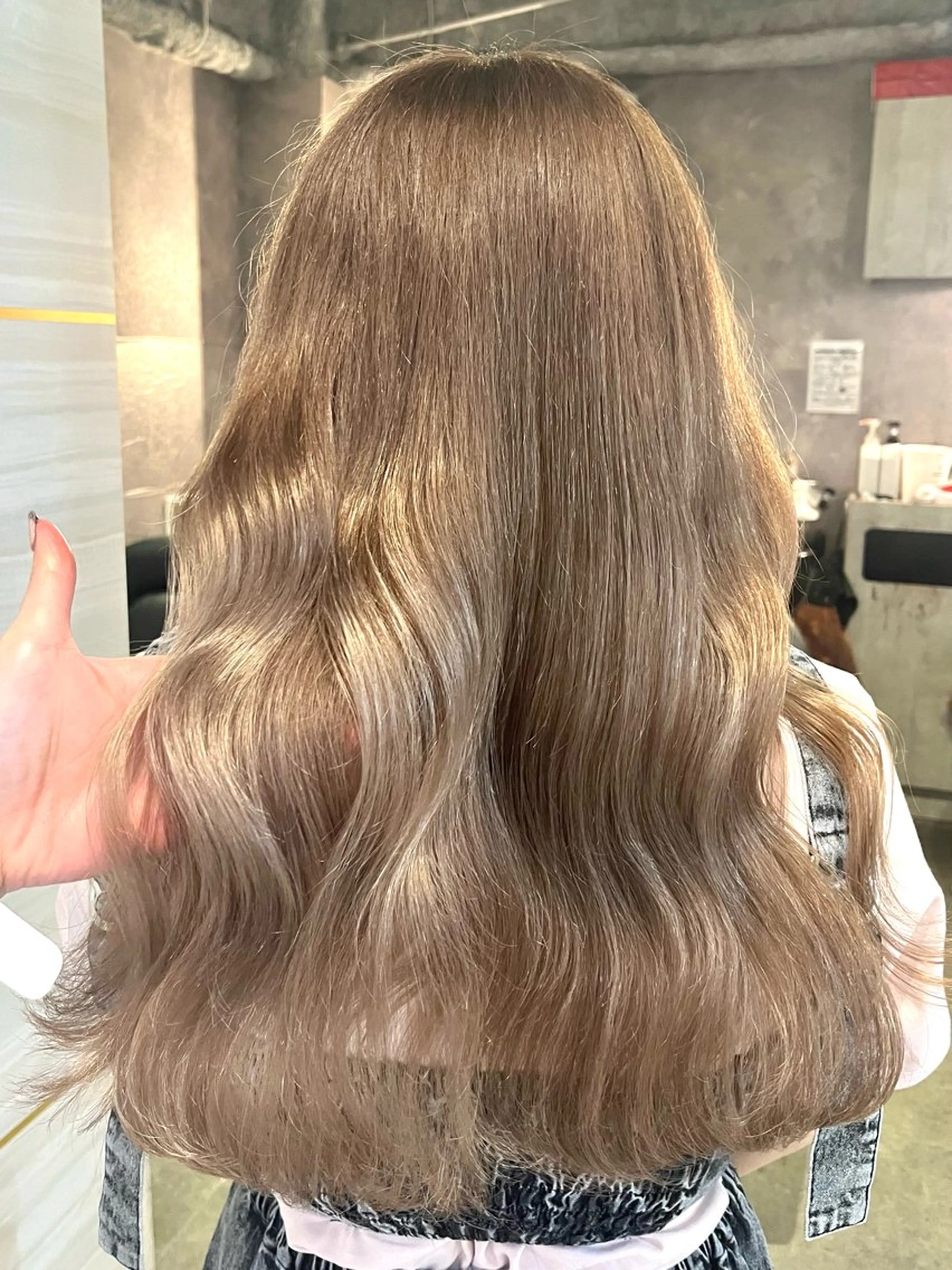 ロング カラー ベージュカラー ブリーチ ケアブリーチ ミルクティーベージュ ホワイトミルクティーベージュ ヘアカラー 💙Ami💙 elubylovisのヘアスタイル