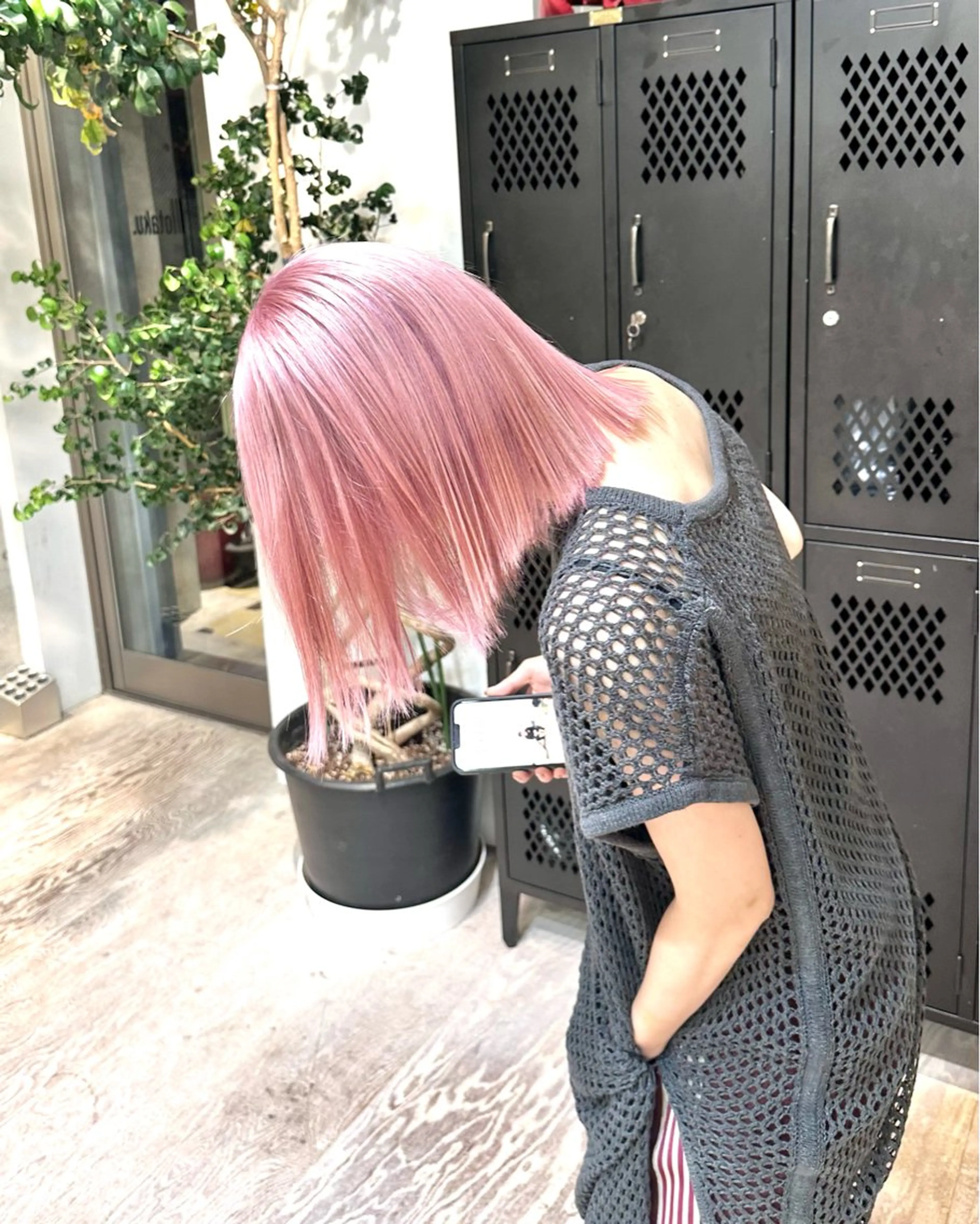 ミディアム 抜きっぱなしブロンド ササキカズマのヘアスタイル