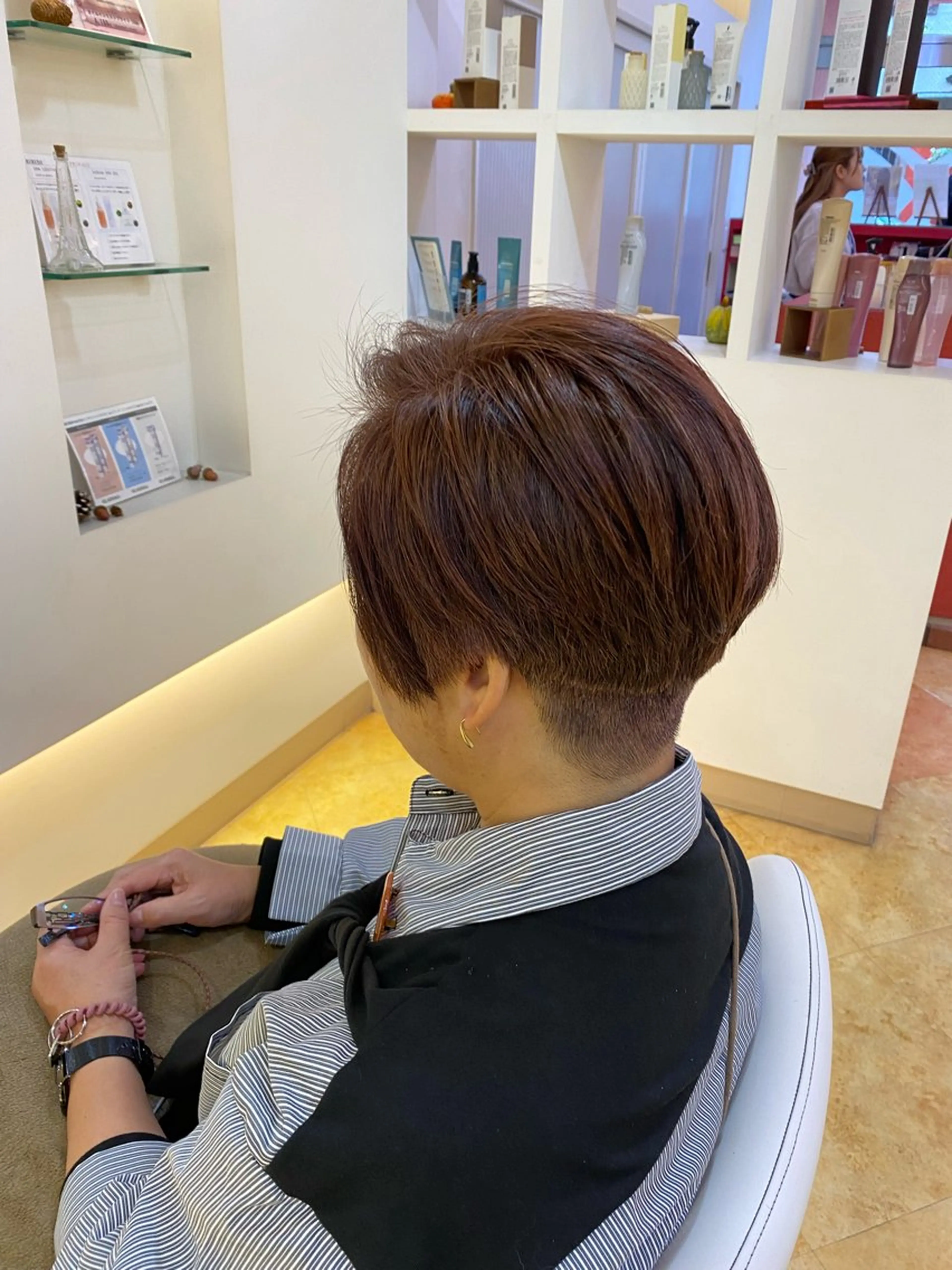 ショート カラー 小松 千夏のヘアスタイル