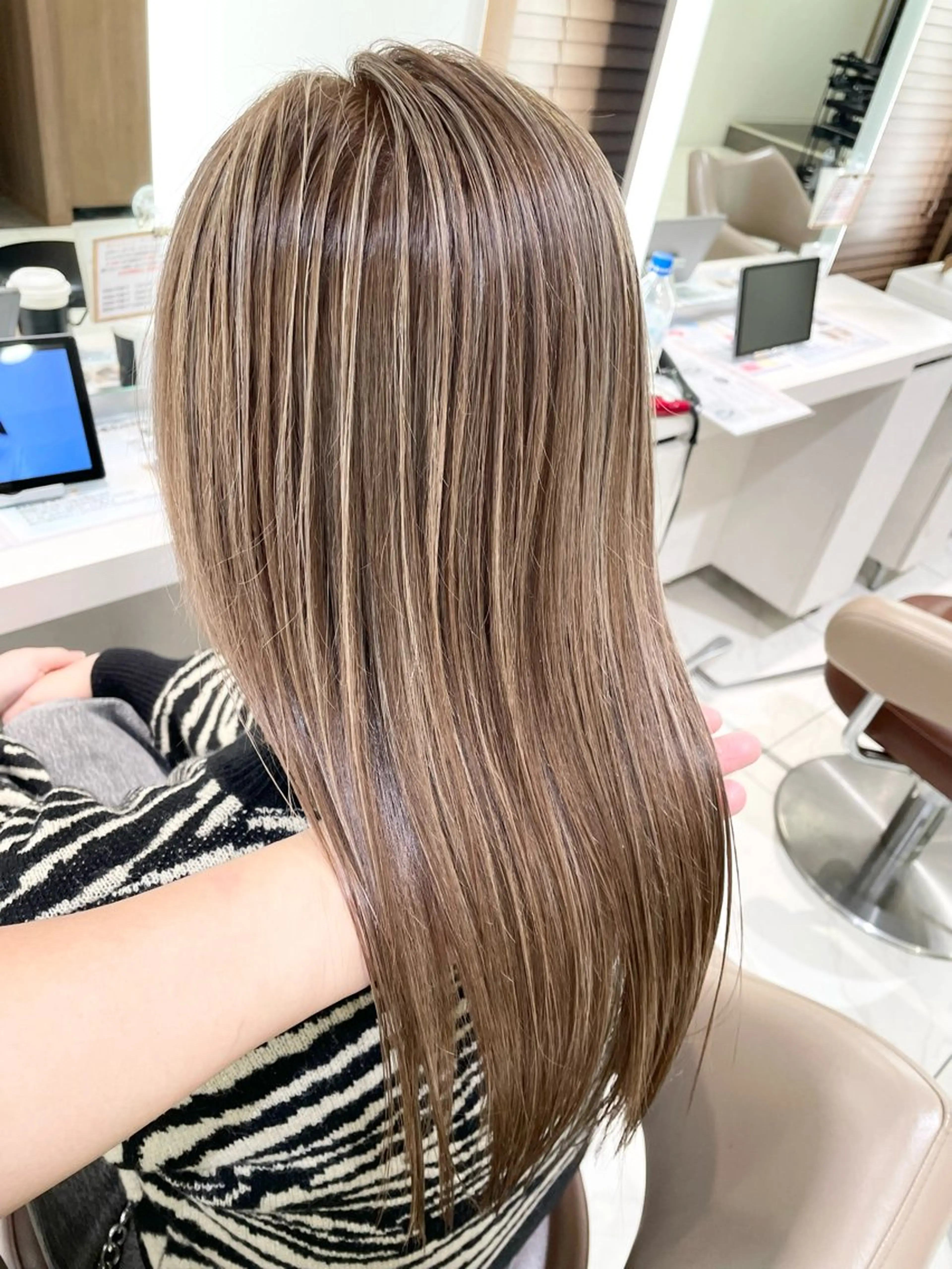 ロング カット ヘアカラー 清藤 綾のヘアスタイル