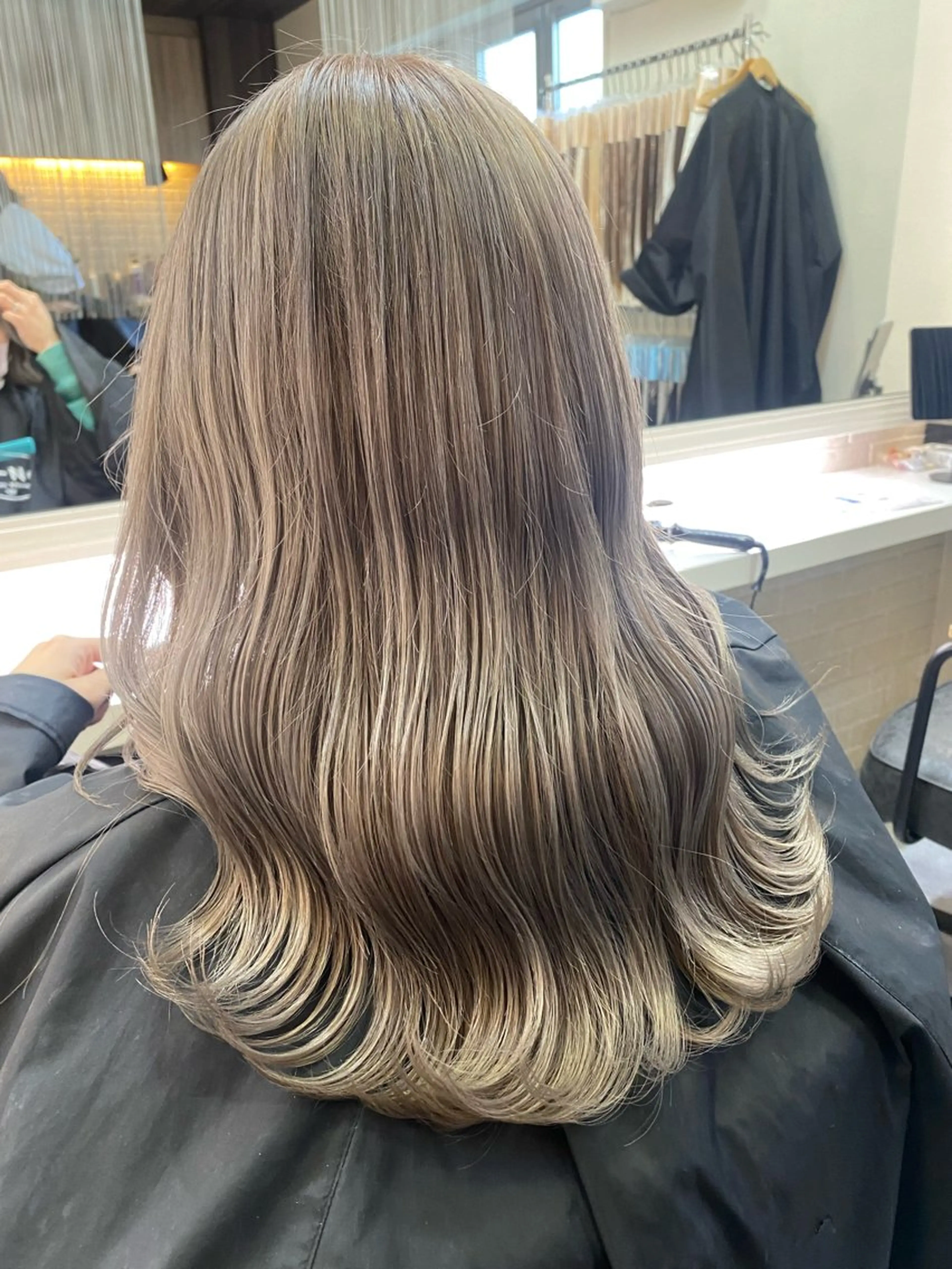 セミロング Fi-Ne 八戸のヘアスタイル