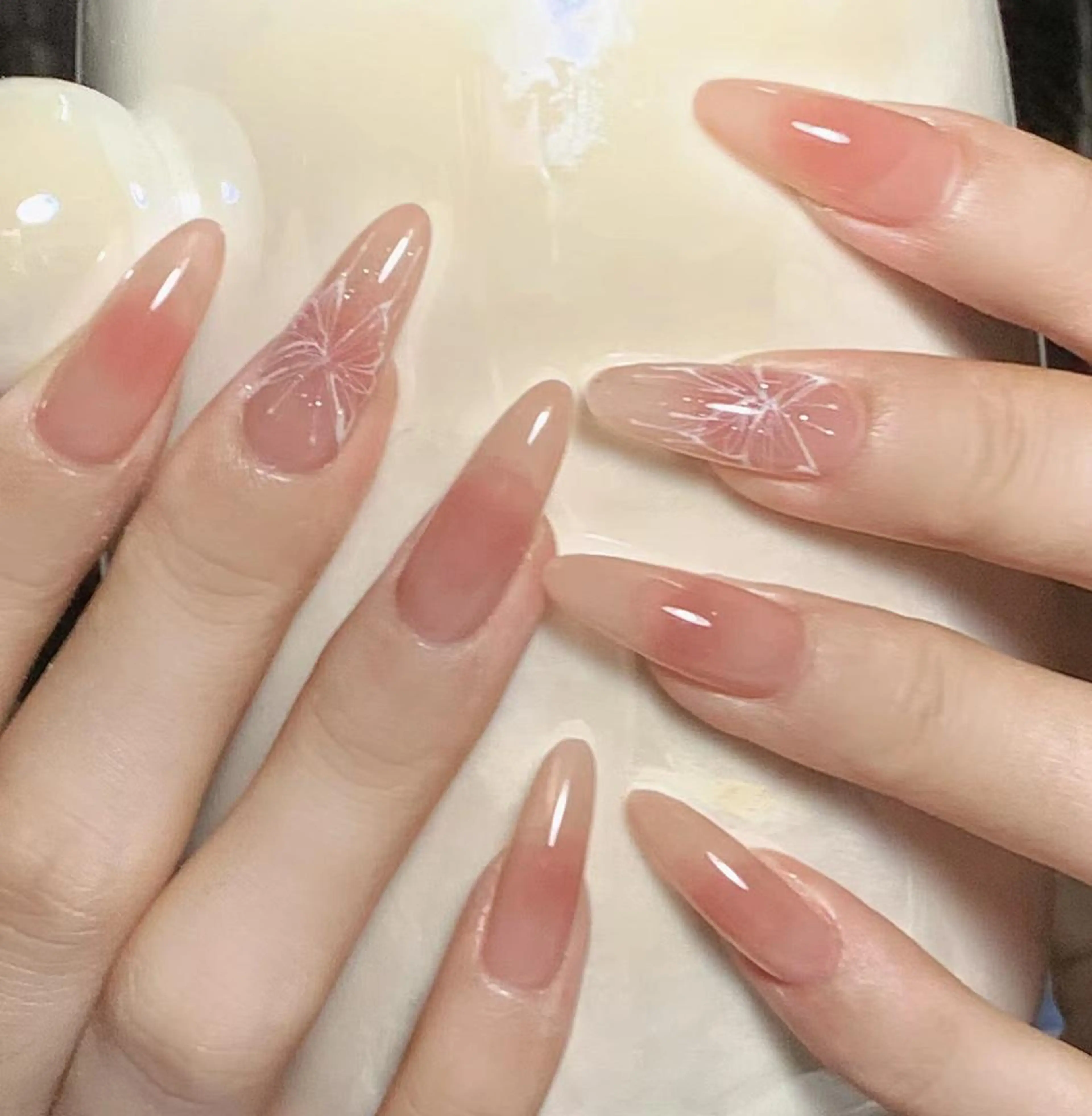 ネイル アートネイル 長さ出し ネイルチップ Queens 榊 まおのネイルデザイン