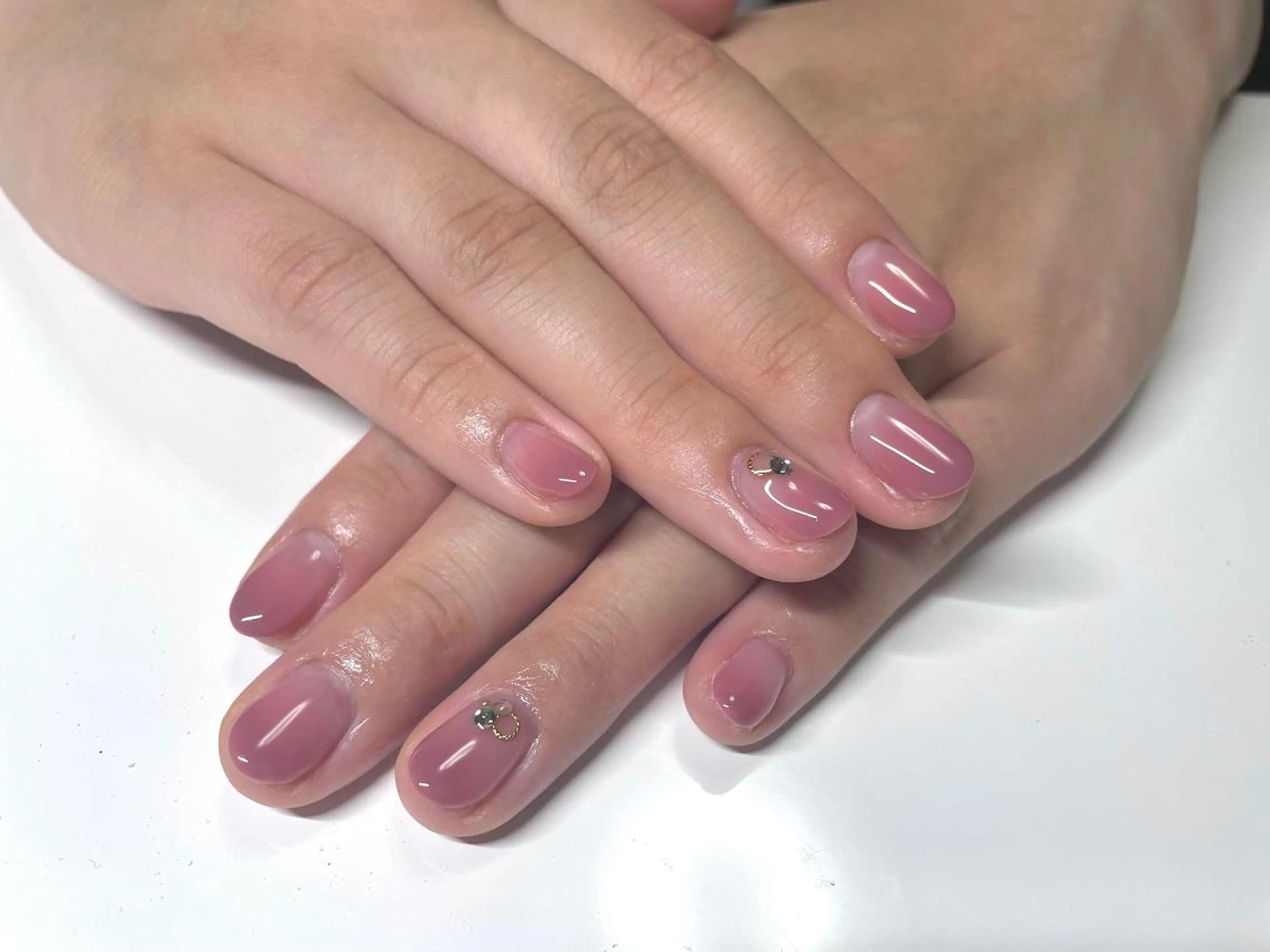 ネイル グラデーション ストーンネイル ハンドネイル ネイルサロン Purimaのネイルデザイン