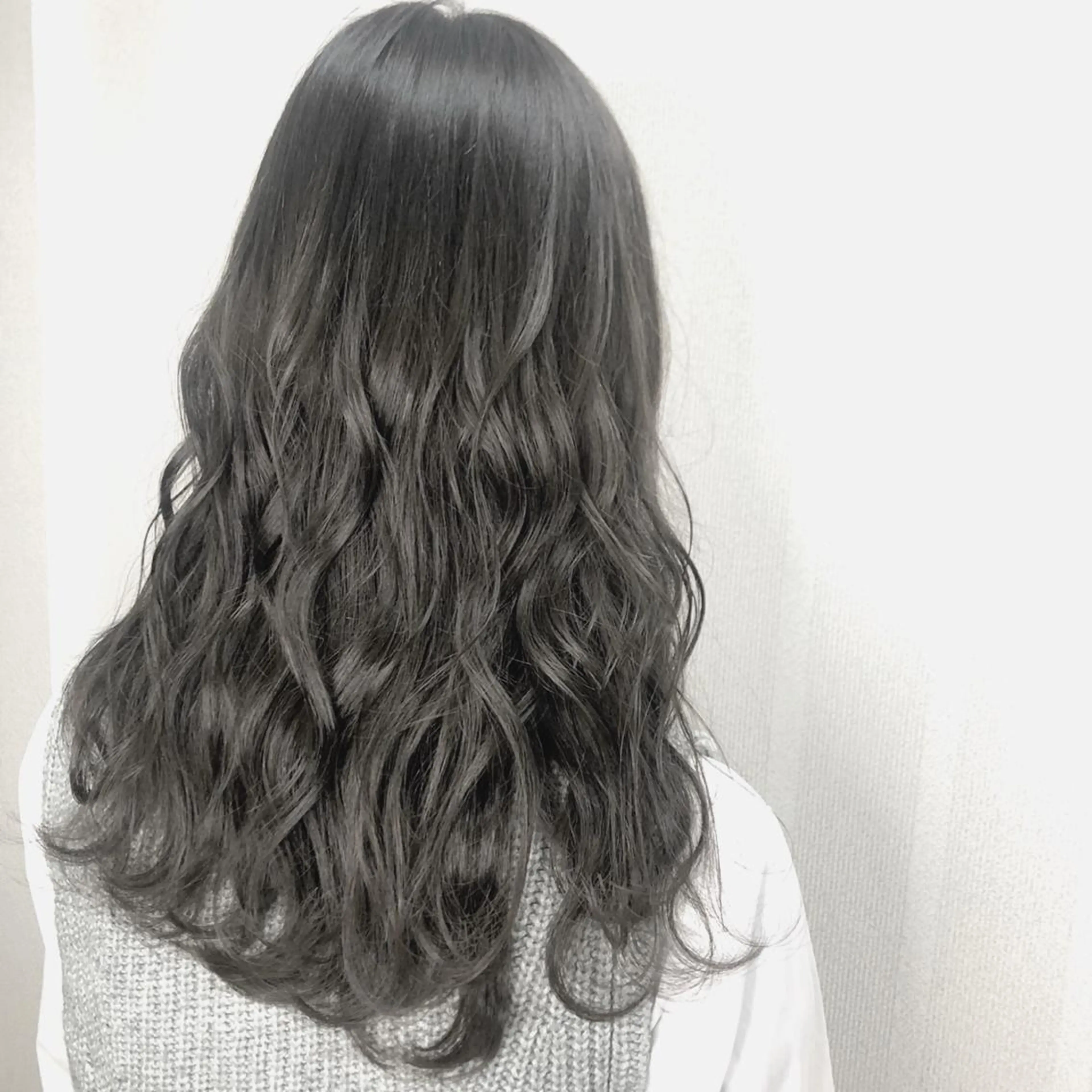 ロング カラー パーマ ヘアアレンジ メンズ ネイル マツエク・マツパ グレージュ 外国人風カラー SOY-KUFU高田馬場所属・レイヤー♡艶髪♡ 韓国風♡加藤あゆみのヘアスタイル