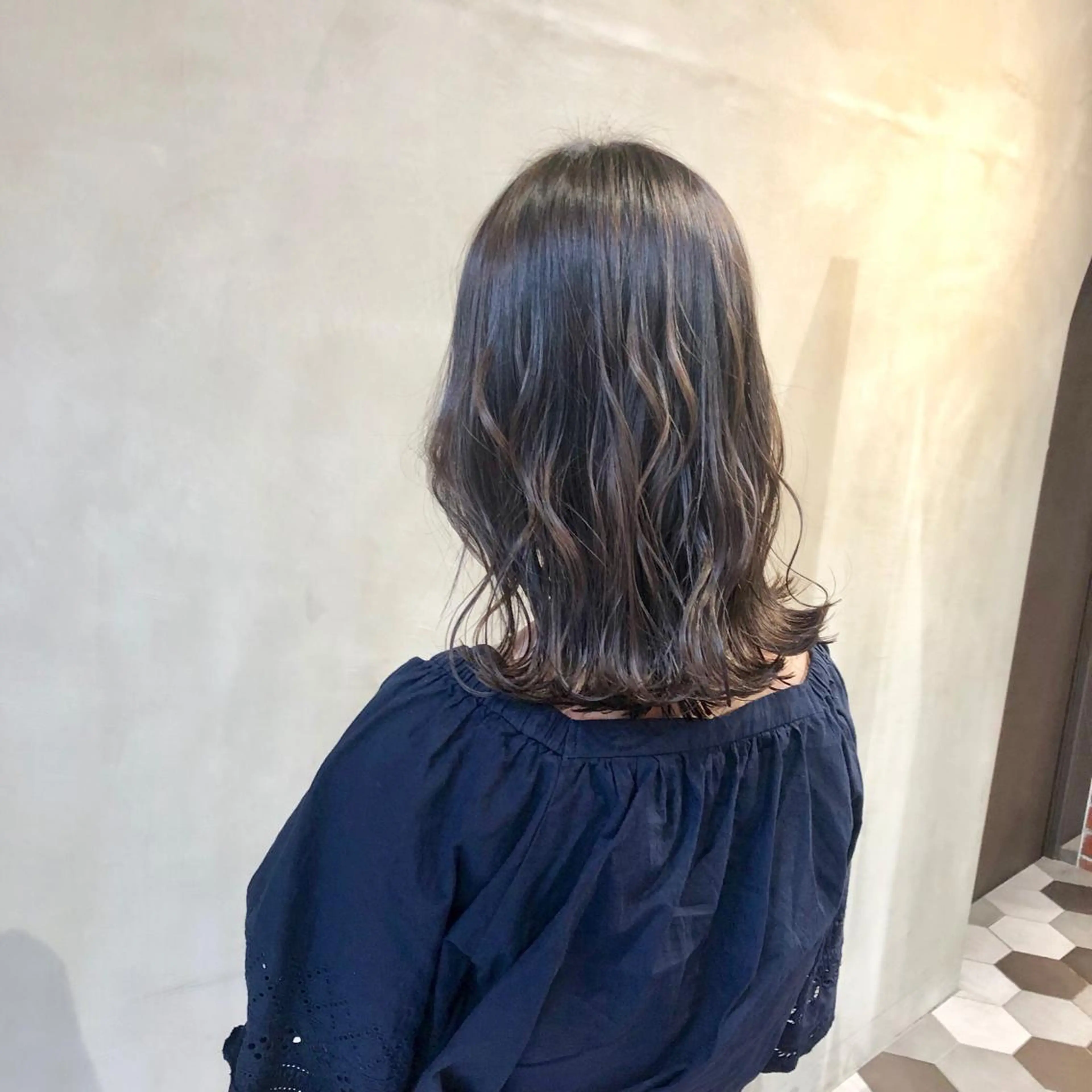 ミディアム シンタニナオト /梅田茶屋町のヘアスタイル