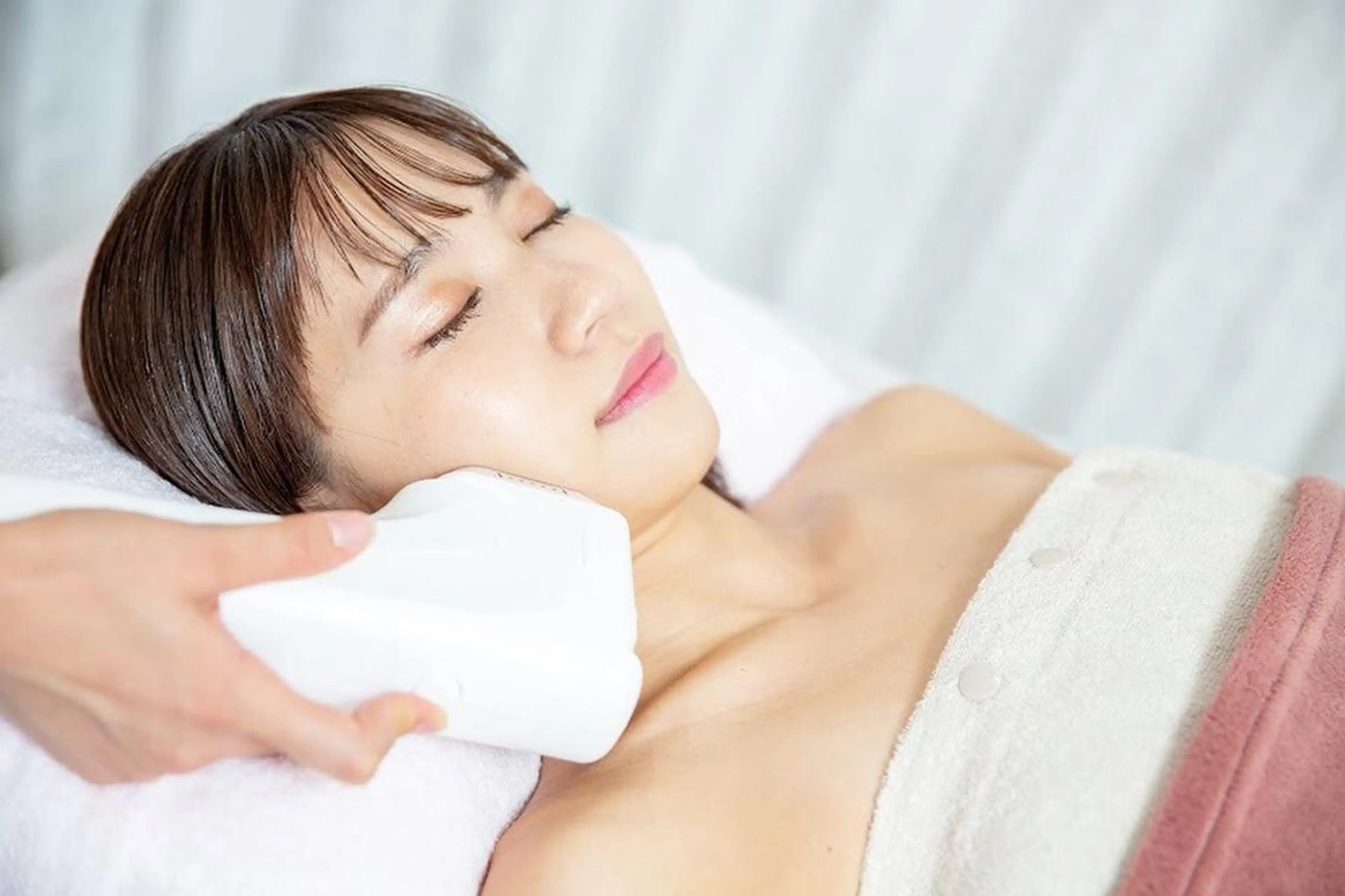 ショート カラー パーマ ヘアアレンジ メンズ キッズ ネイル マツエク・マツパ アイブロウ 学生(メンズ向け) 眉毛ワックス脱毛 学生 小顔カット Chloe-クロエ- 脱毛/フェイシャルのエステ・リラクイメージ