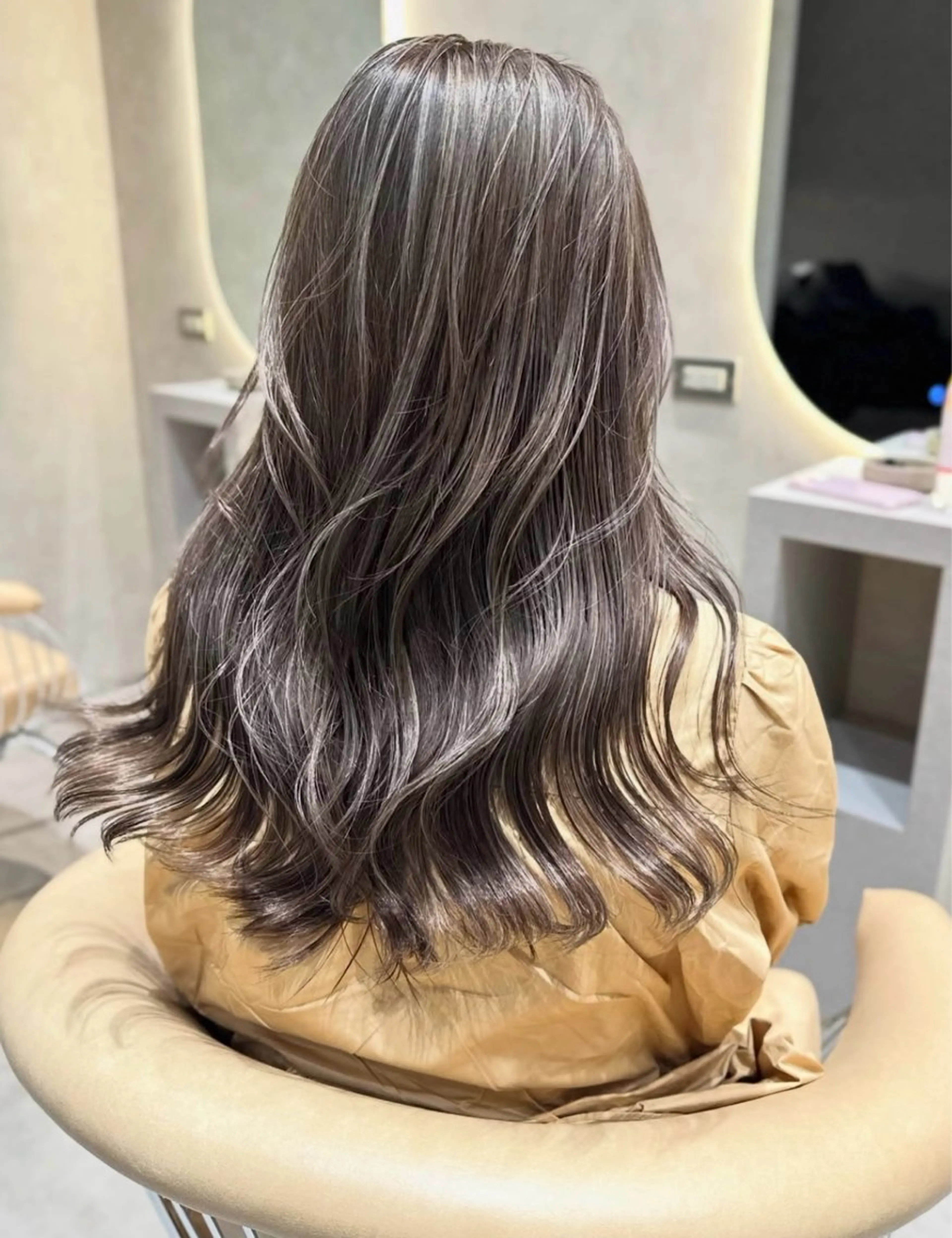 セミロング カラー ハイライトカラー ハイライト ヘアカラー りほな🍑ハイライト /栄/デザインカラーのヘアスタイル