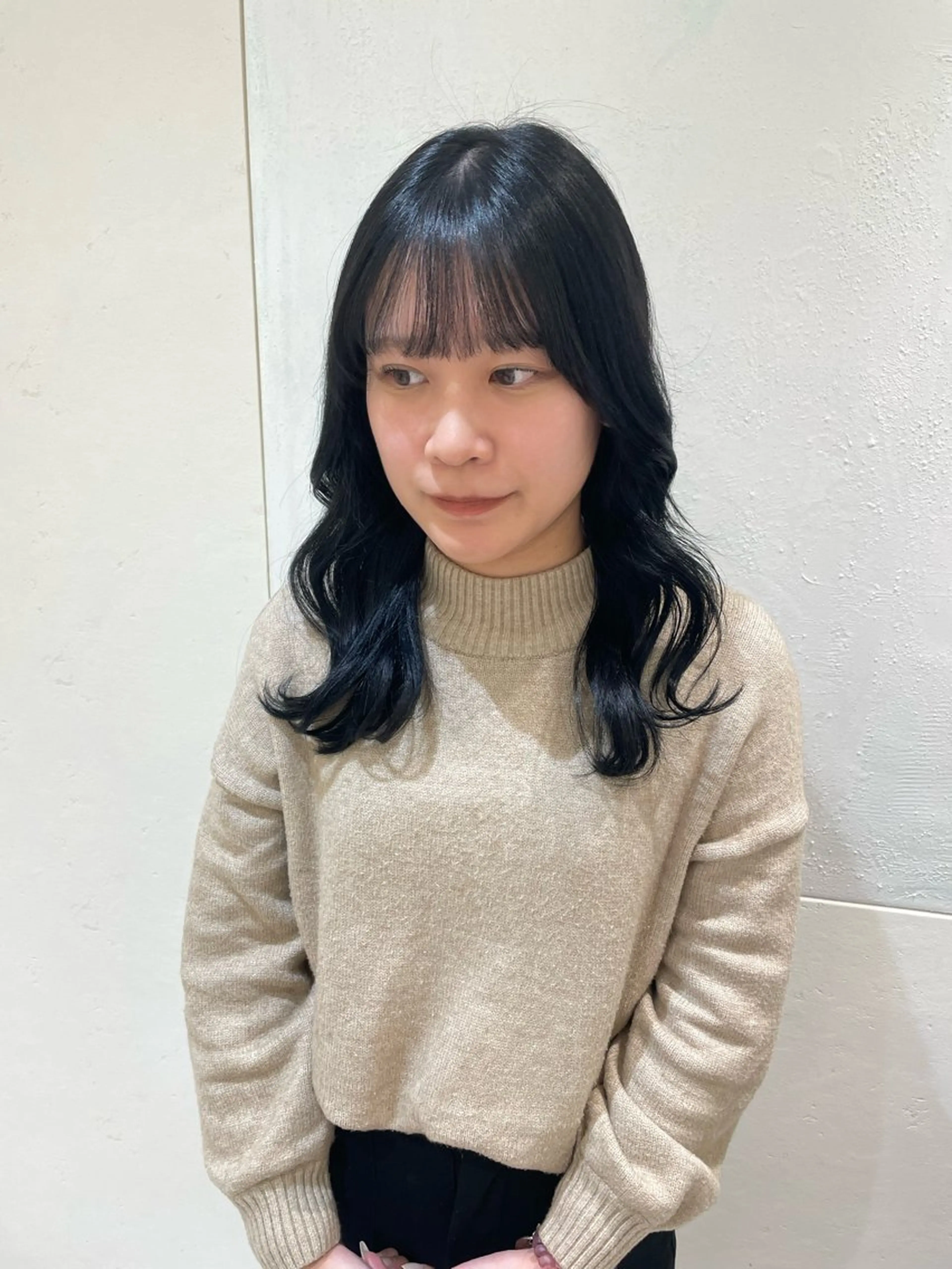 セミロング カラー 黒髪 ブルーカラー ブルーブラック カット ヘアカラー トリートメント 🌟当日予約OK🌟 西野楓加のヘアスタイル