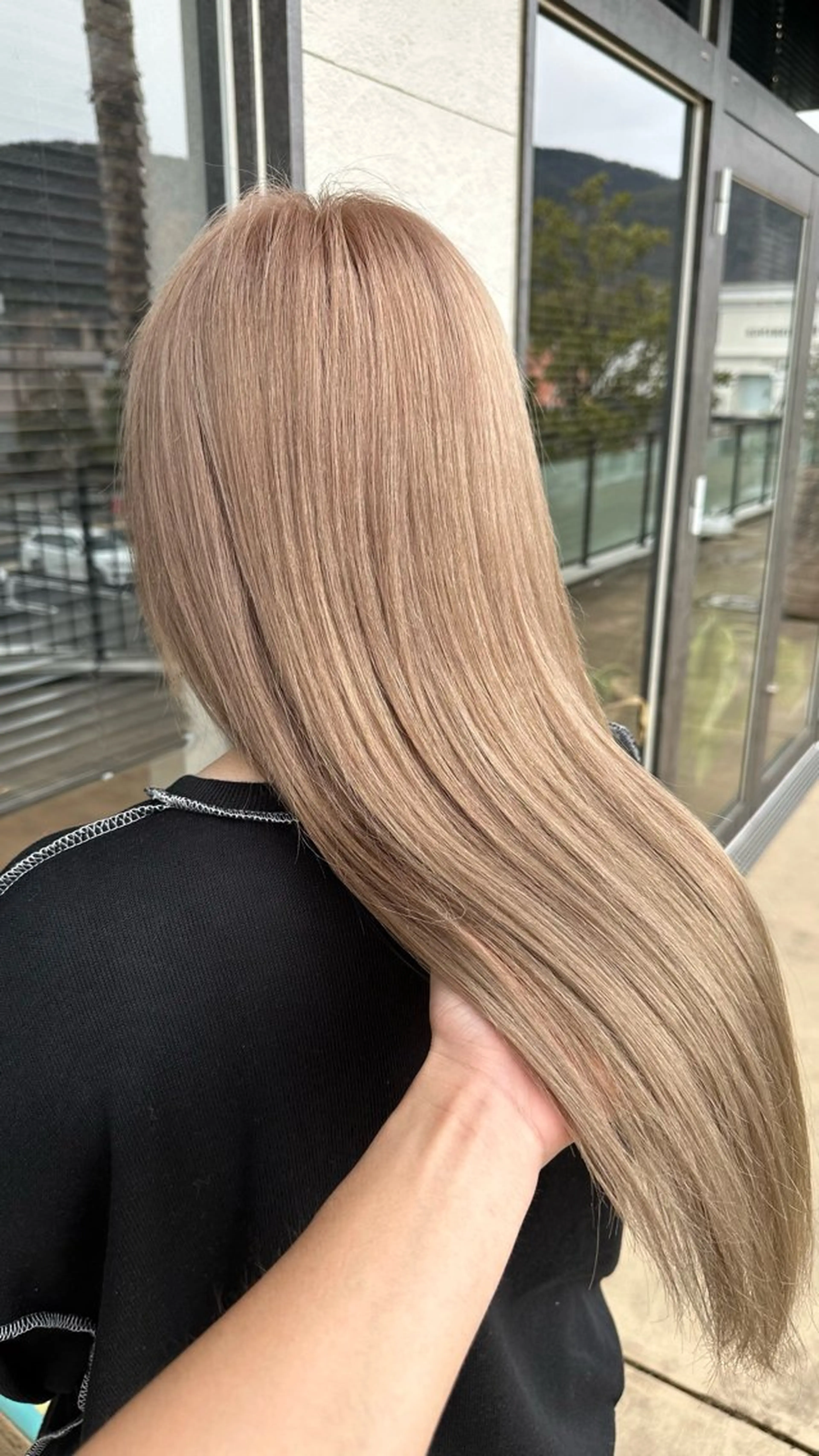 ロング カラー ベージュカラー ミルクティーベージュ ヘアカラー トリートメント clocca所属・鵜飼 真伍のヘアスタイル