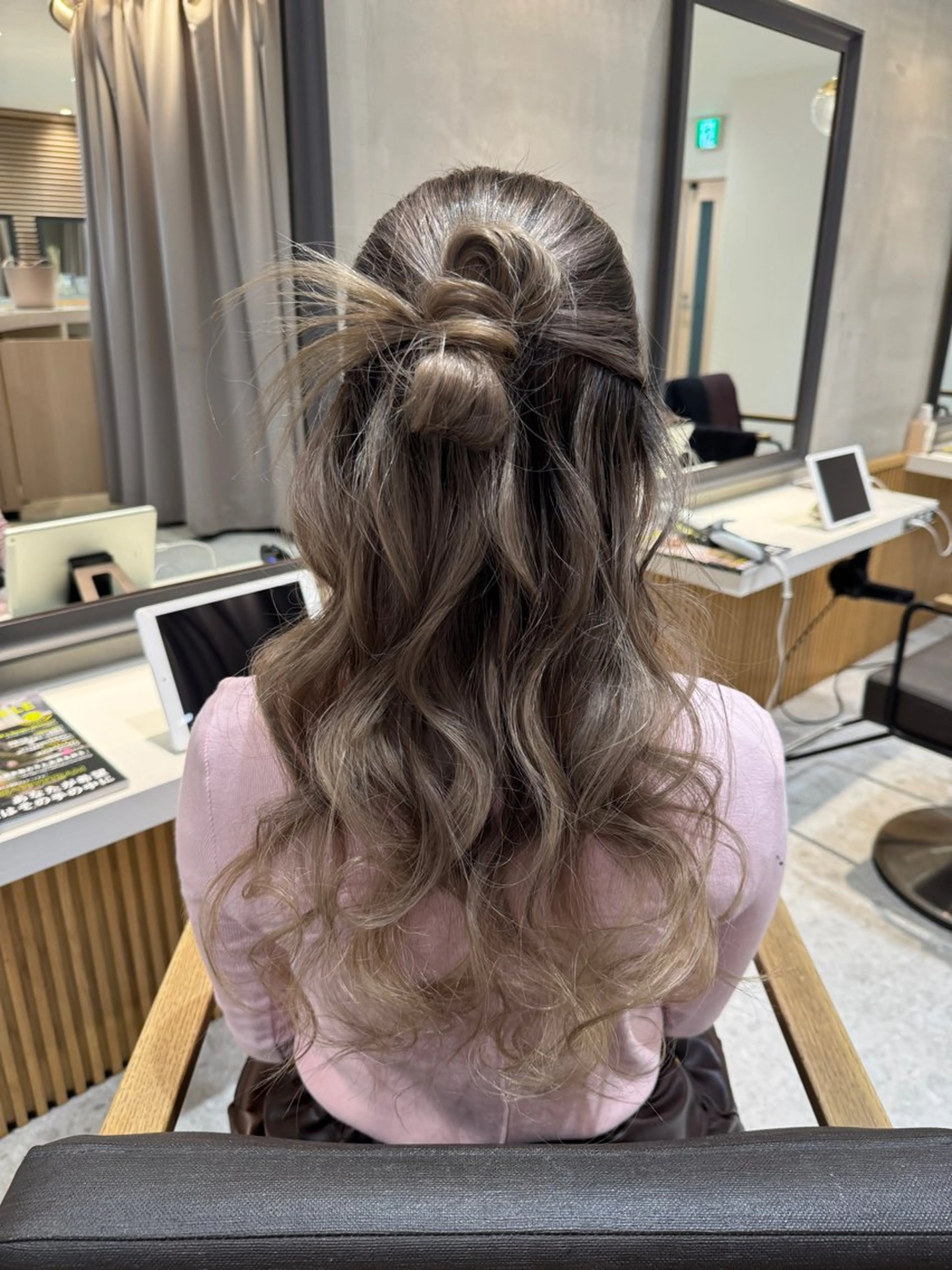 ロング ヘアアレンジ ヘアセット Lond Bloom所属・🎀はるか ブリーチ なしダブルカラー🎀のヘアスタイル