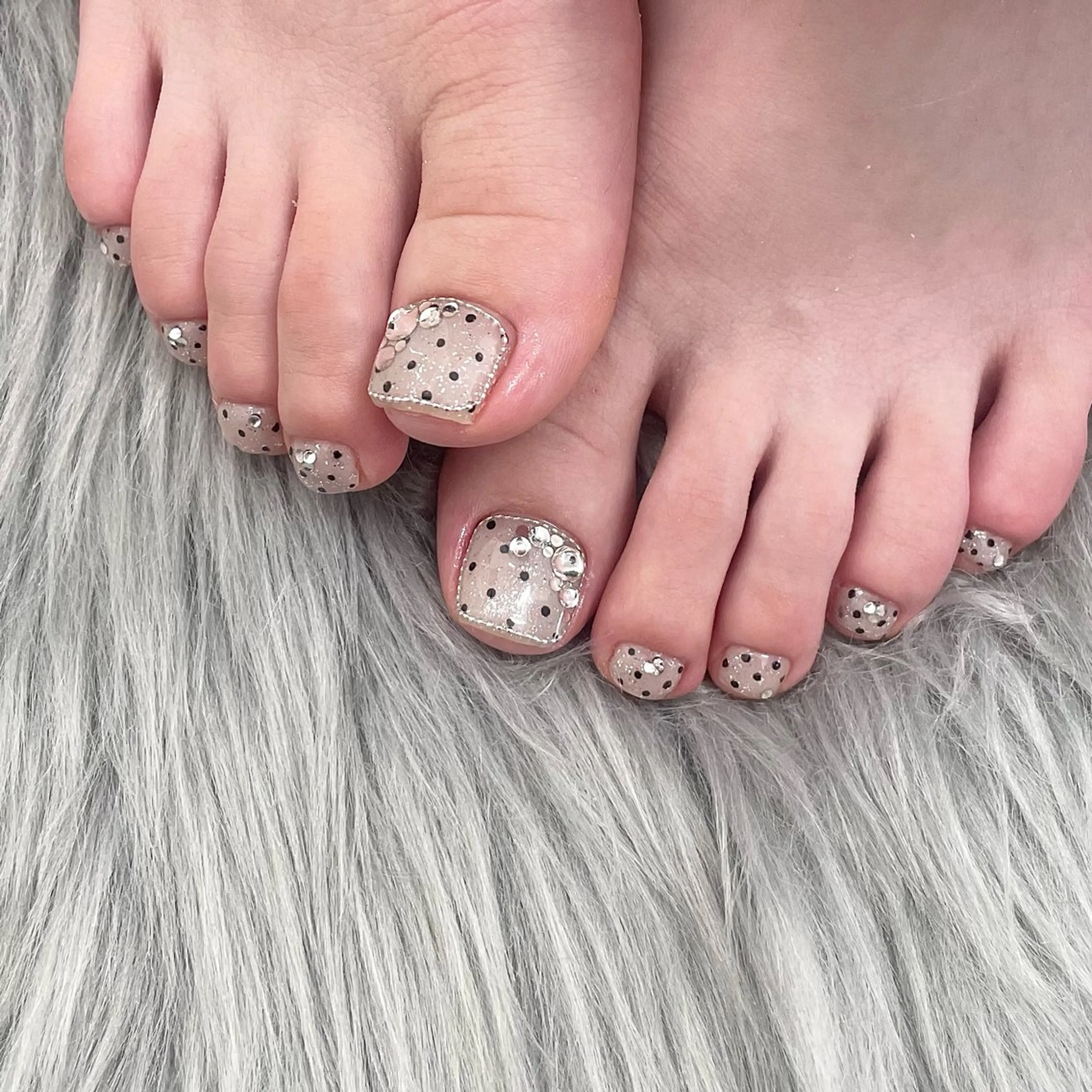 ネイル ドット フットネイル ジェルネイル キラキラネイル 韓国ネイル JFYnail所属・昭和町ネイル 𝘯𝘢𝘮𝘪のネイルデザイン