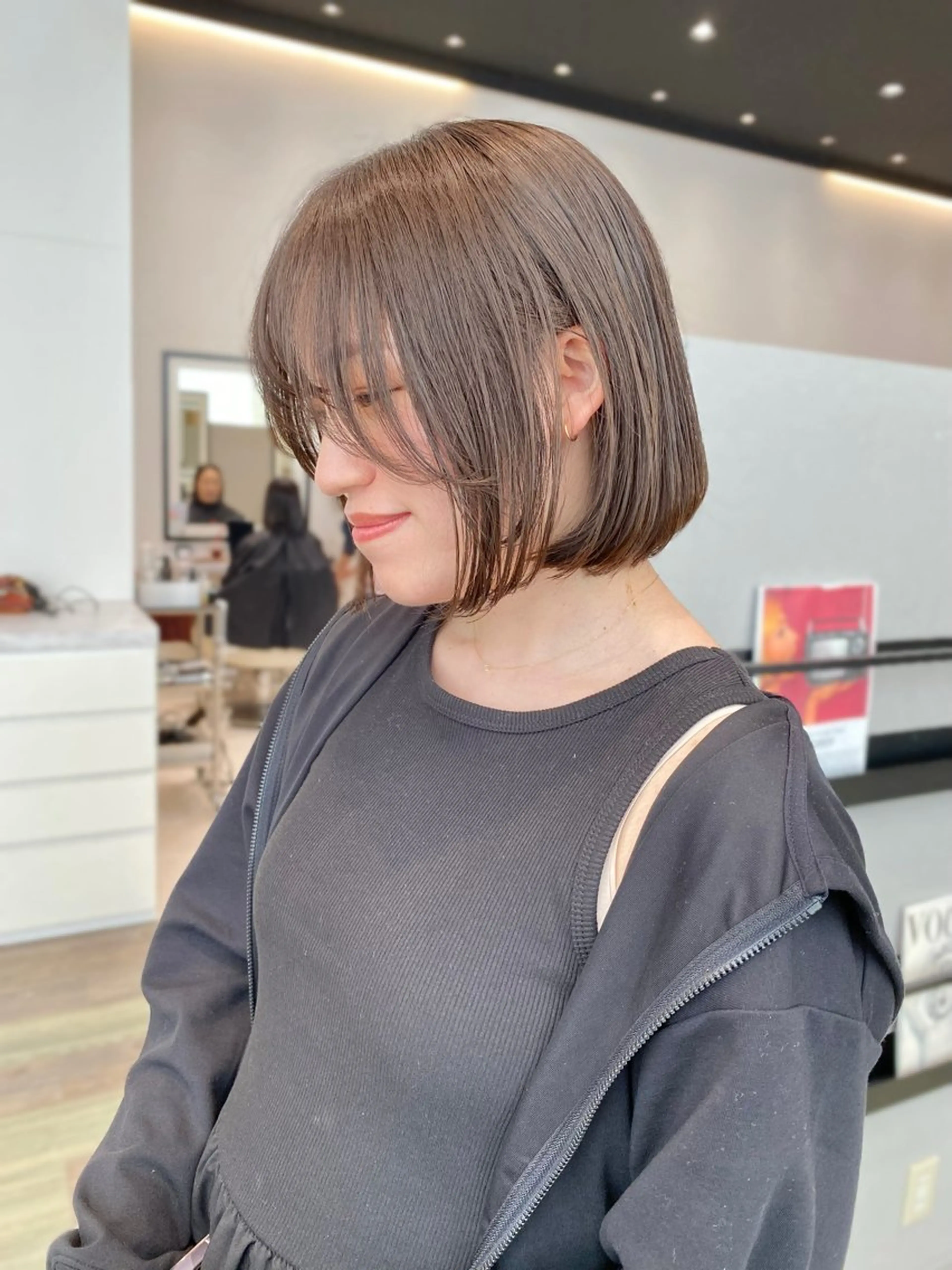 ショート 小町康耀　ボブ /顔周りレイヤーのヘアスタイル