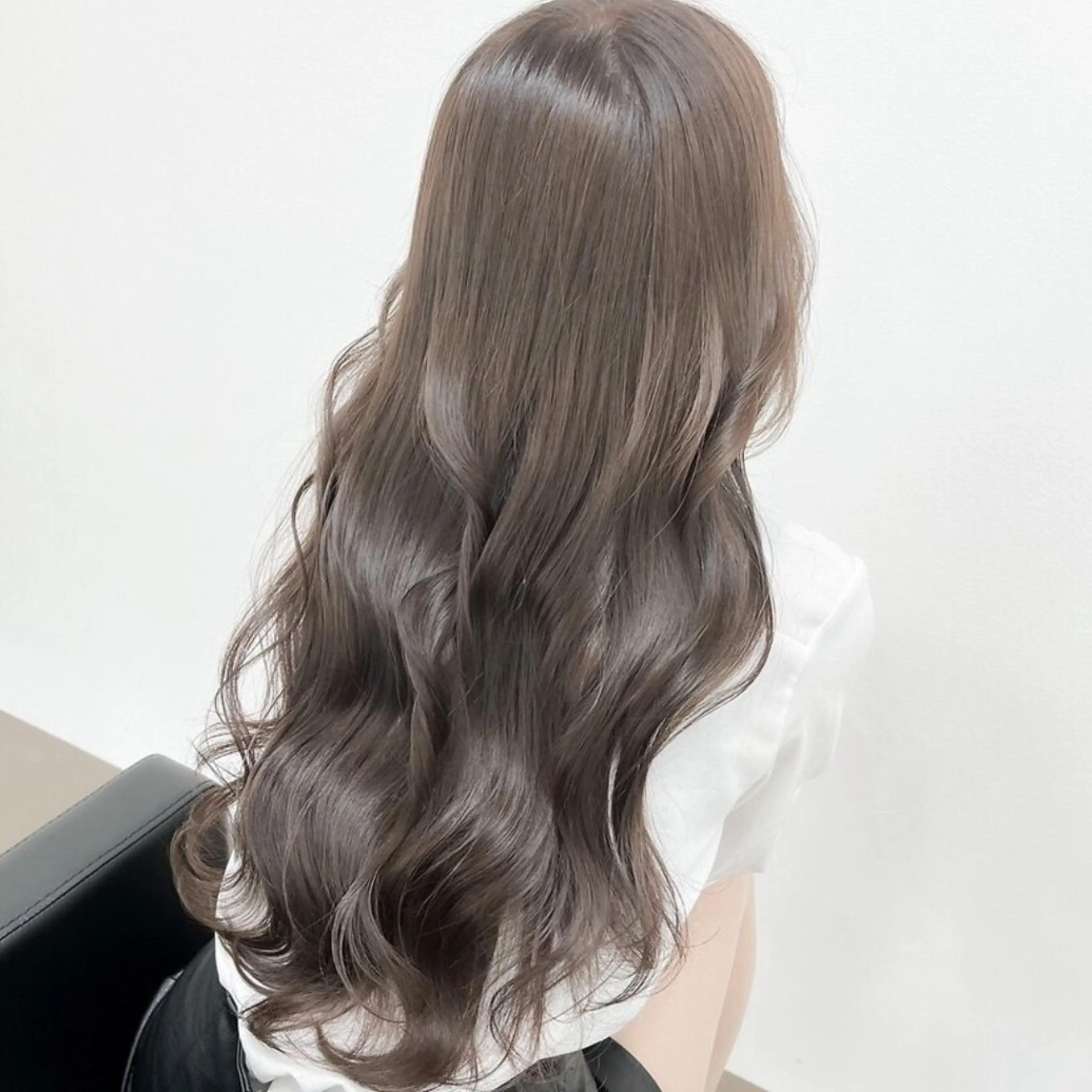 カラー Lab.by ioe所属・吉田勇人/ブリーチ なしダブルカラー🩵のヘアスタイル