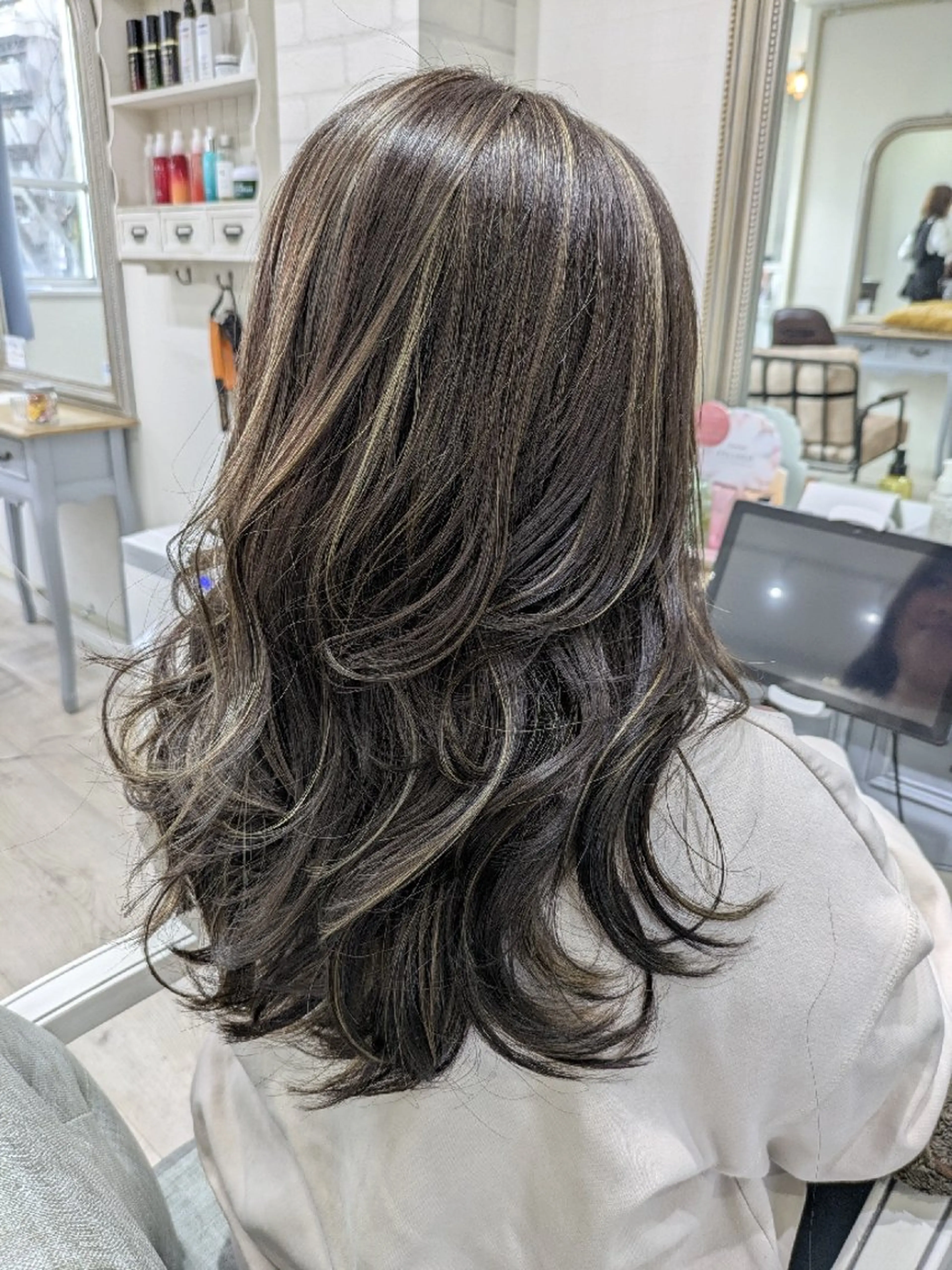 セミロング カラー ベージュカラー ブルーカラー ハイライトカラー ハイライト Aulii by illu hair/アウリイ バイイルヘアー所属・ミヤザキ マサユキのヘアスタイル