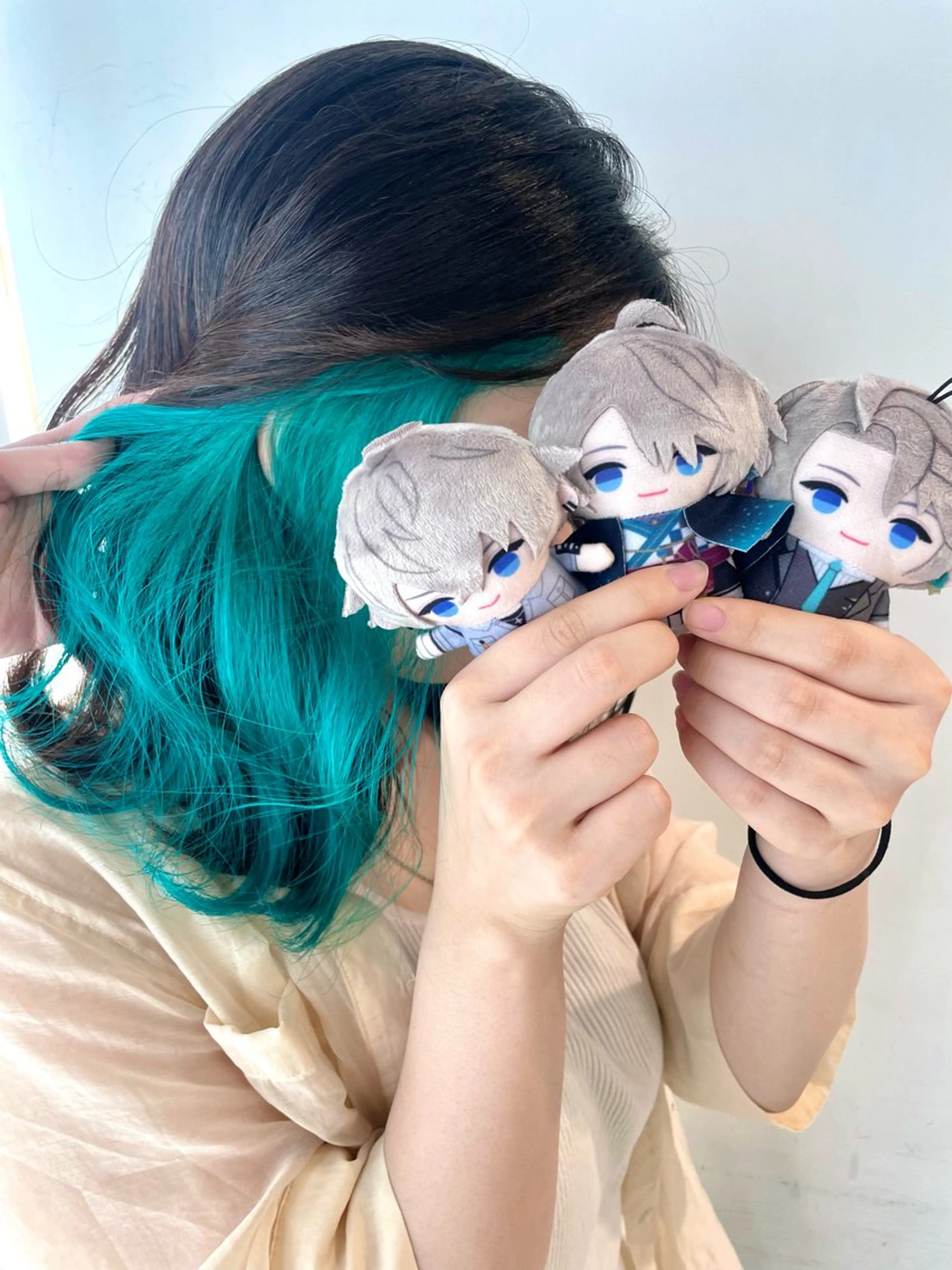 ミディアム カラー ブルーカラー エメラルドグリーン インナーカラー インナーカラー/推し ウルフ/アニメカラーのヘアスタイル