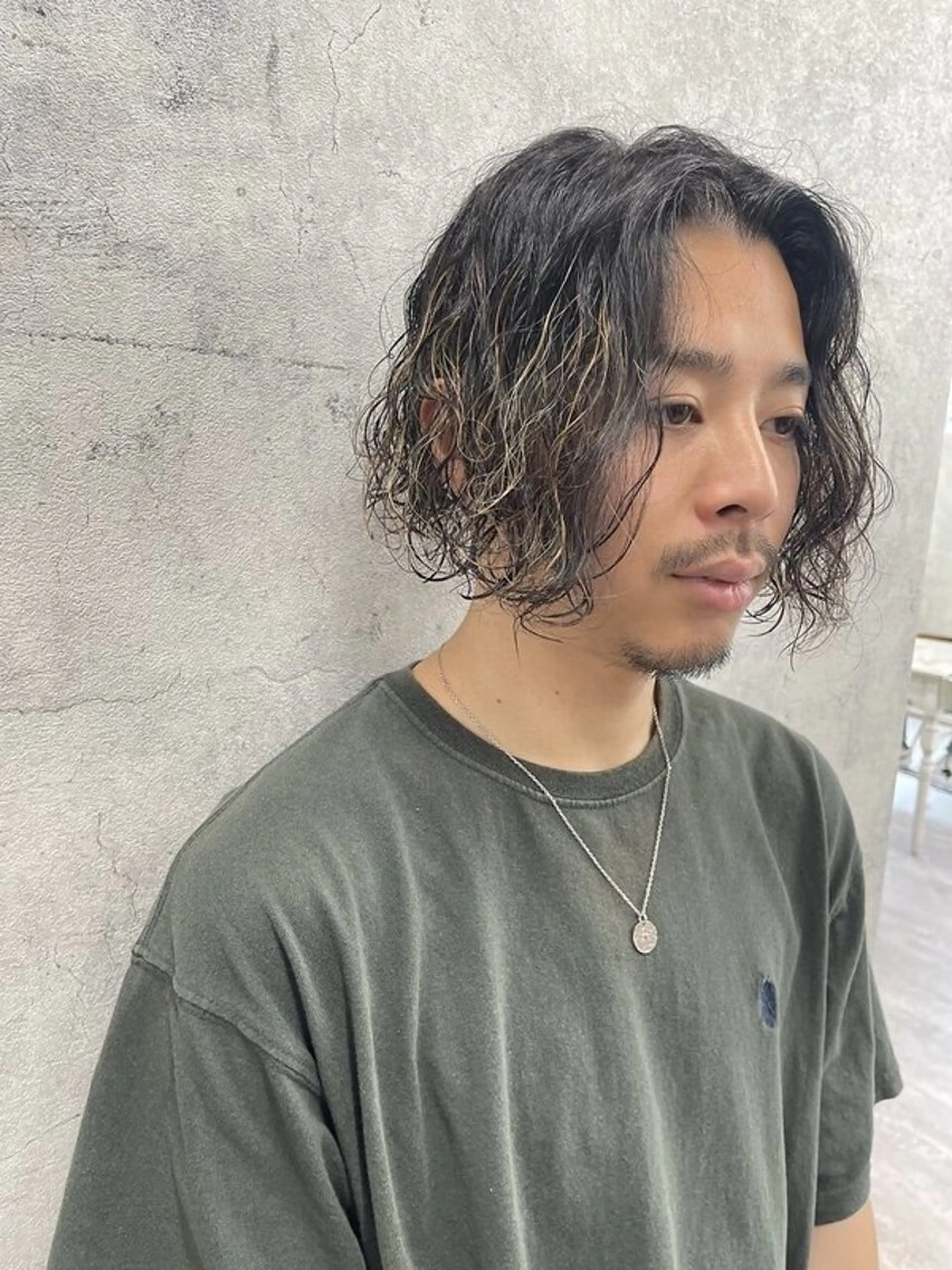 メンズ カット ヘアカラー パーマ フェードパーマ 新倉幸之助のヘアスタイル