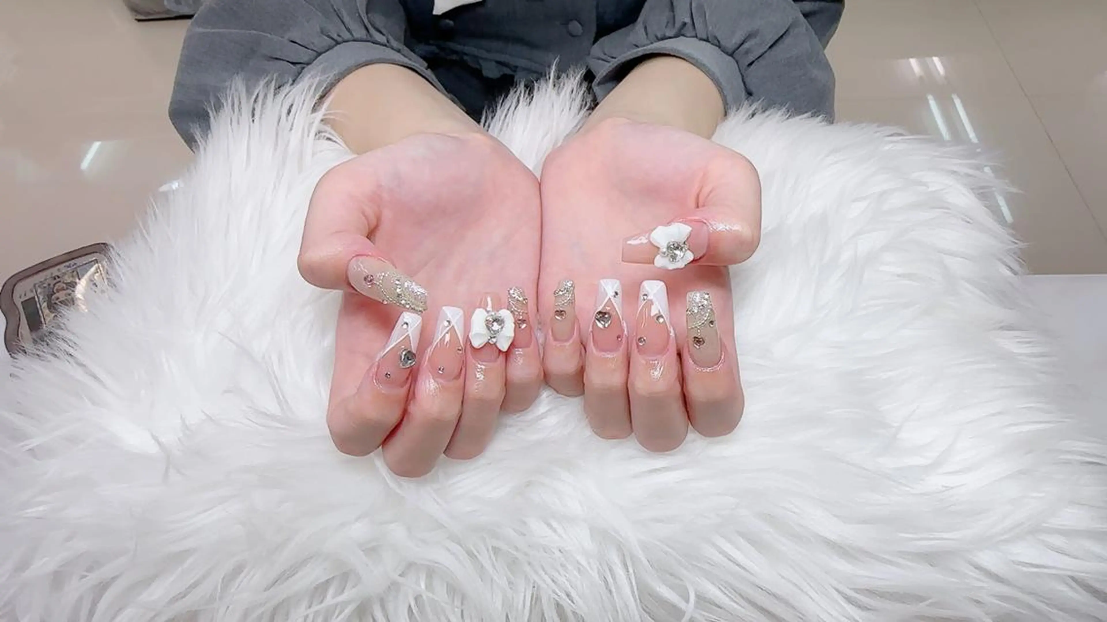 ネイル U nail 🩷新宿店のネイルデザイン