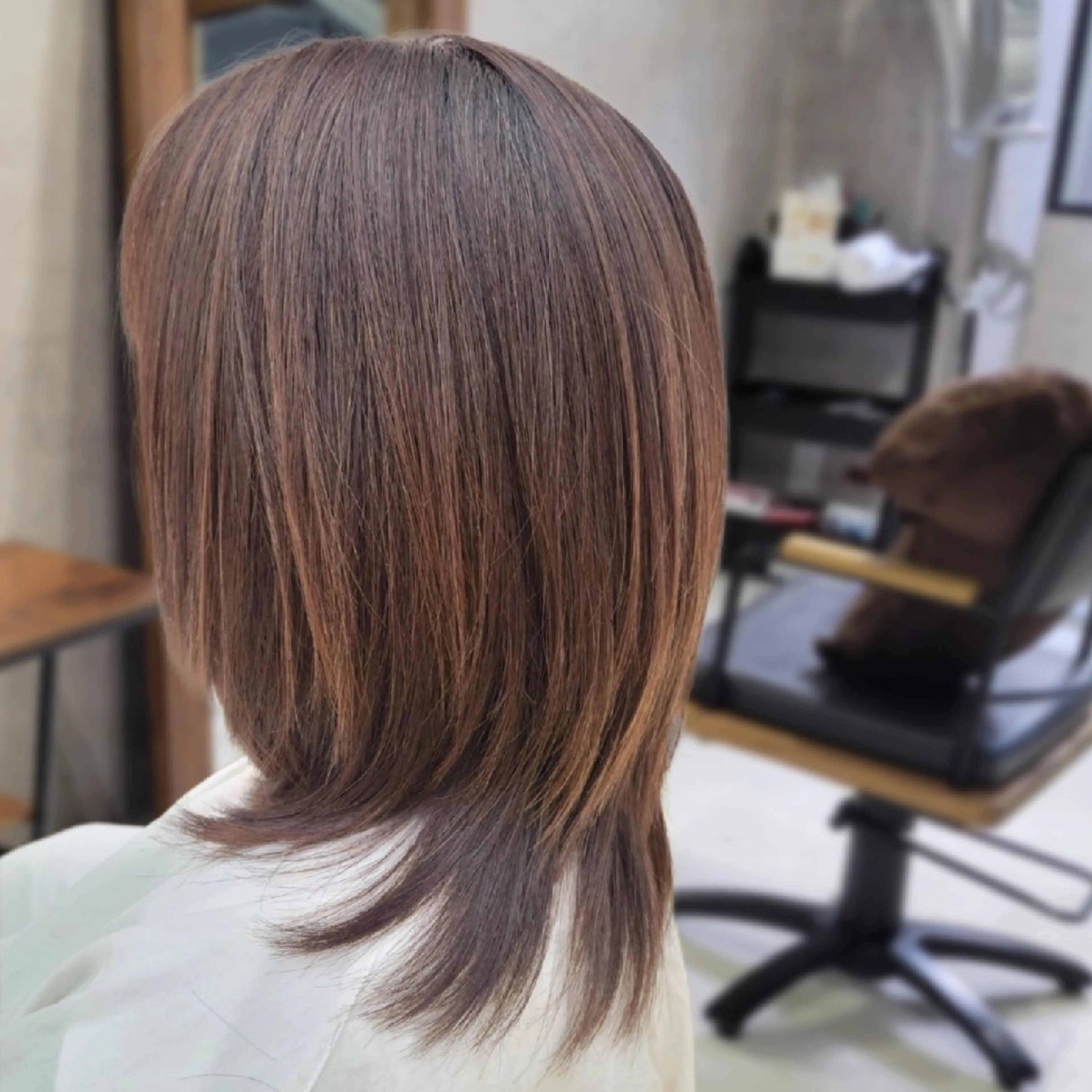 ミディアム レイヤーカット THREE所属・大辻健太(オオツジ ケンタ)/髪質改善のヘアスタイル