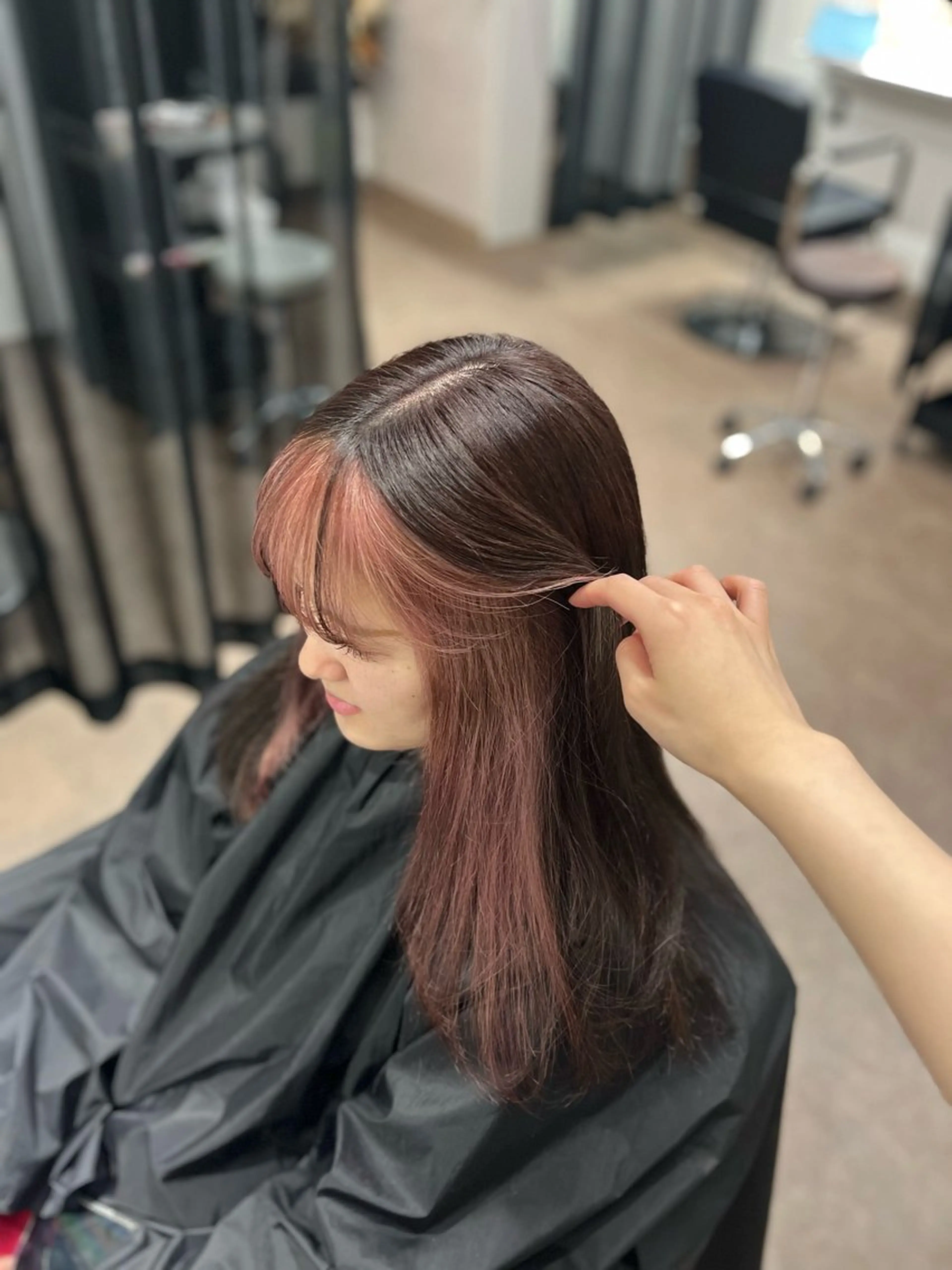 カラー ミストバング ベージュカラー ブリーチ  フェイスフレーミング ピンクカラー ヘアカラー 本木下朋花/髪質 改善×ダブルカラーのヘアスタイル