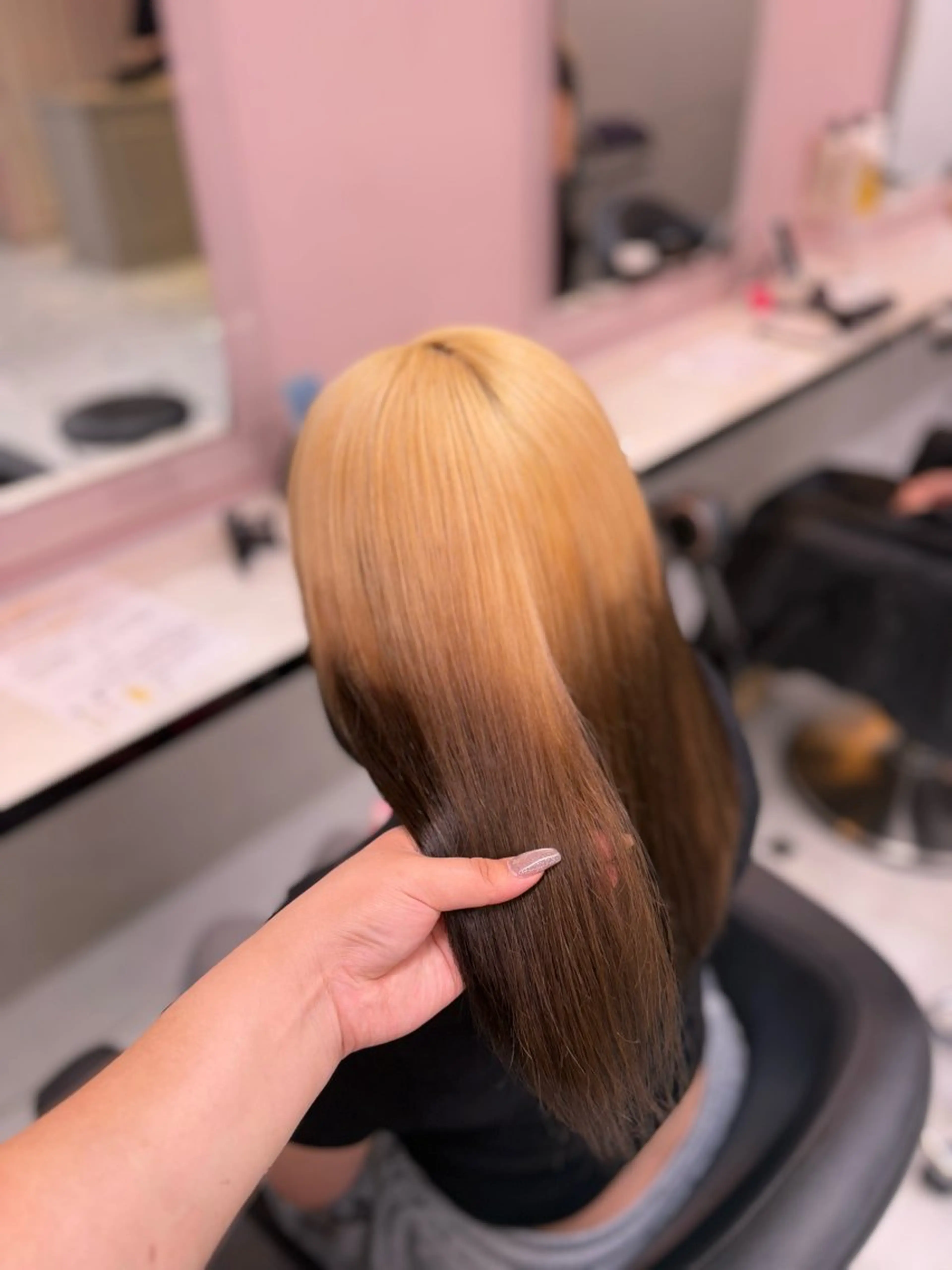 ロング カラー ヘアカラー トリートメント 透明感ベージュカラー ♡上野♡AIのヘアスタイル