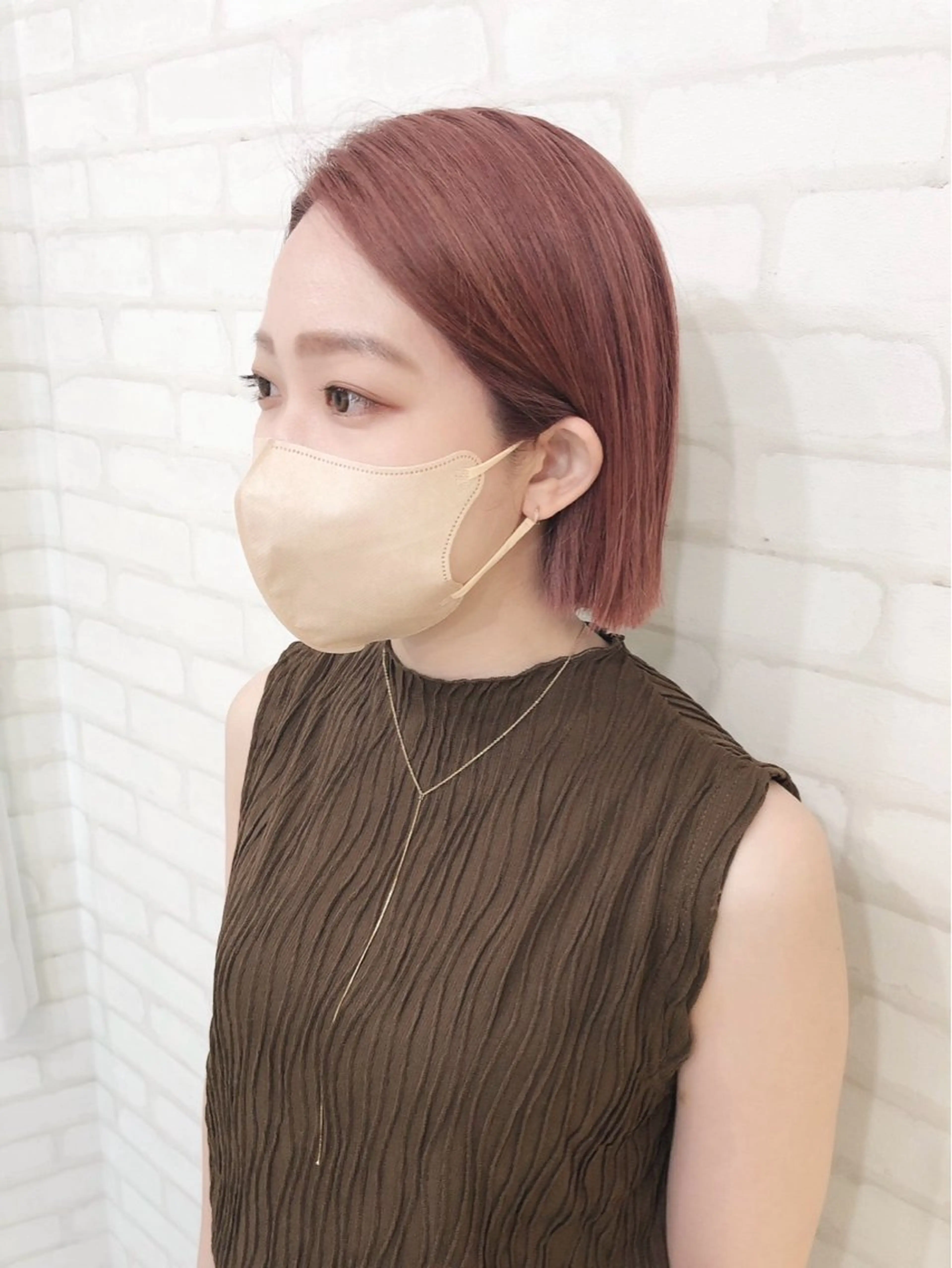 ショート カラー 切りっぱなしボブ ベージュカラー ピンクカラー ピンクベージュ ボブ abilita HIRARIのヘアスタイル