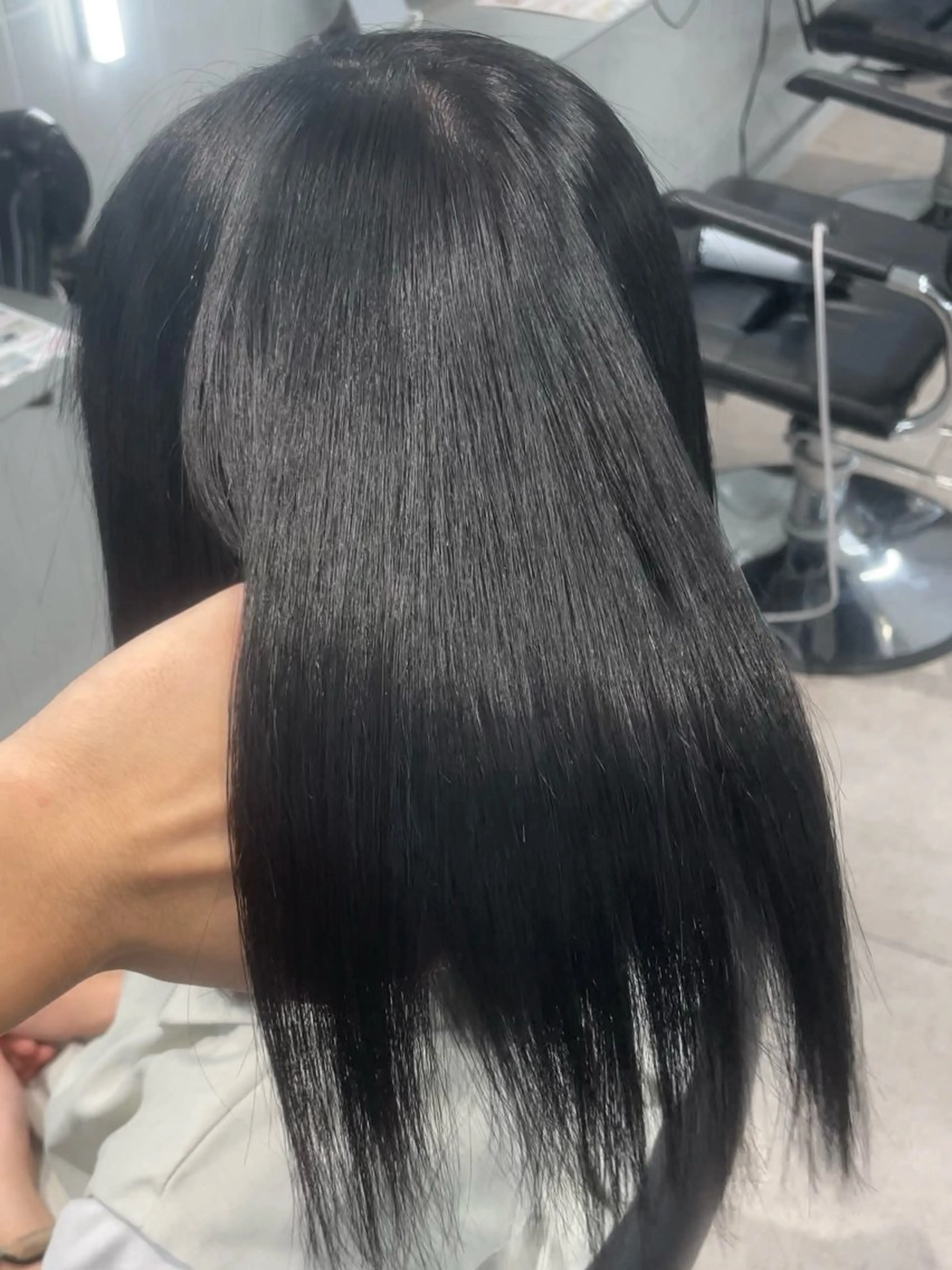 ミディアム カラー パーマ 黒髪 ブリーチ ブルーカラー ブルーブラック ブラウンカラー ヘアカラー 縮毛矯正 トリートメント ⚡️ブリーチリタッチ グレー/ハイライトのヘアスタイル