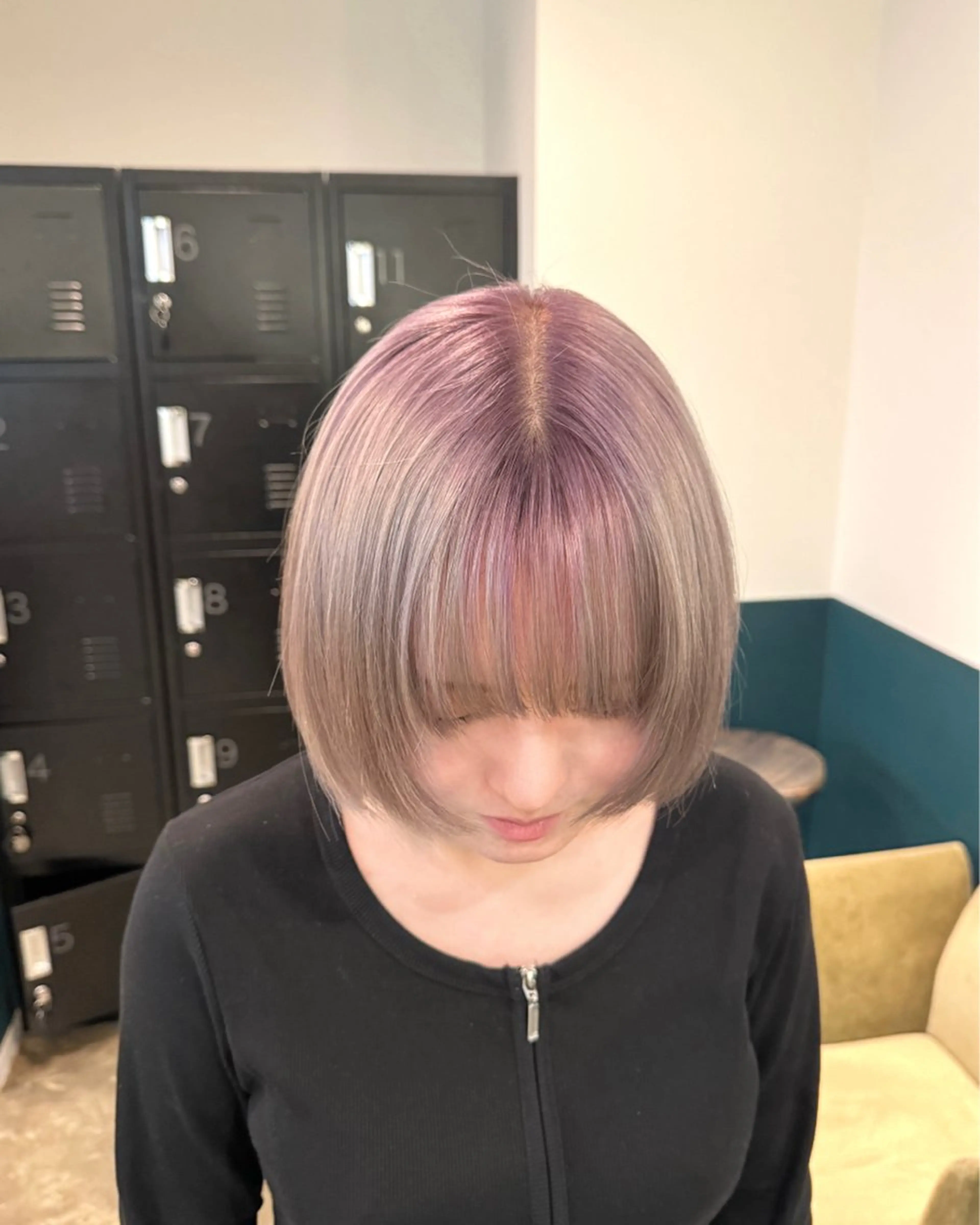 ショート カラー ボブレイヤー ラベンダーカラー シルバー ボブ 顔まわりレイヤー カット ヘアカラー 聖斗 /ハイトーン/パーマのヘアスタイル
