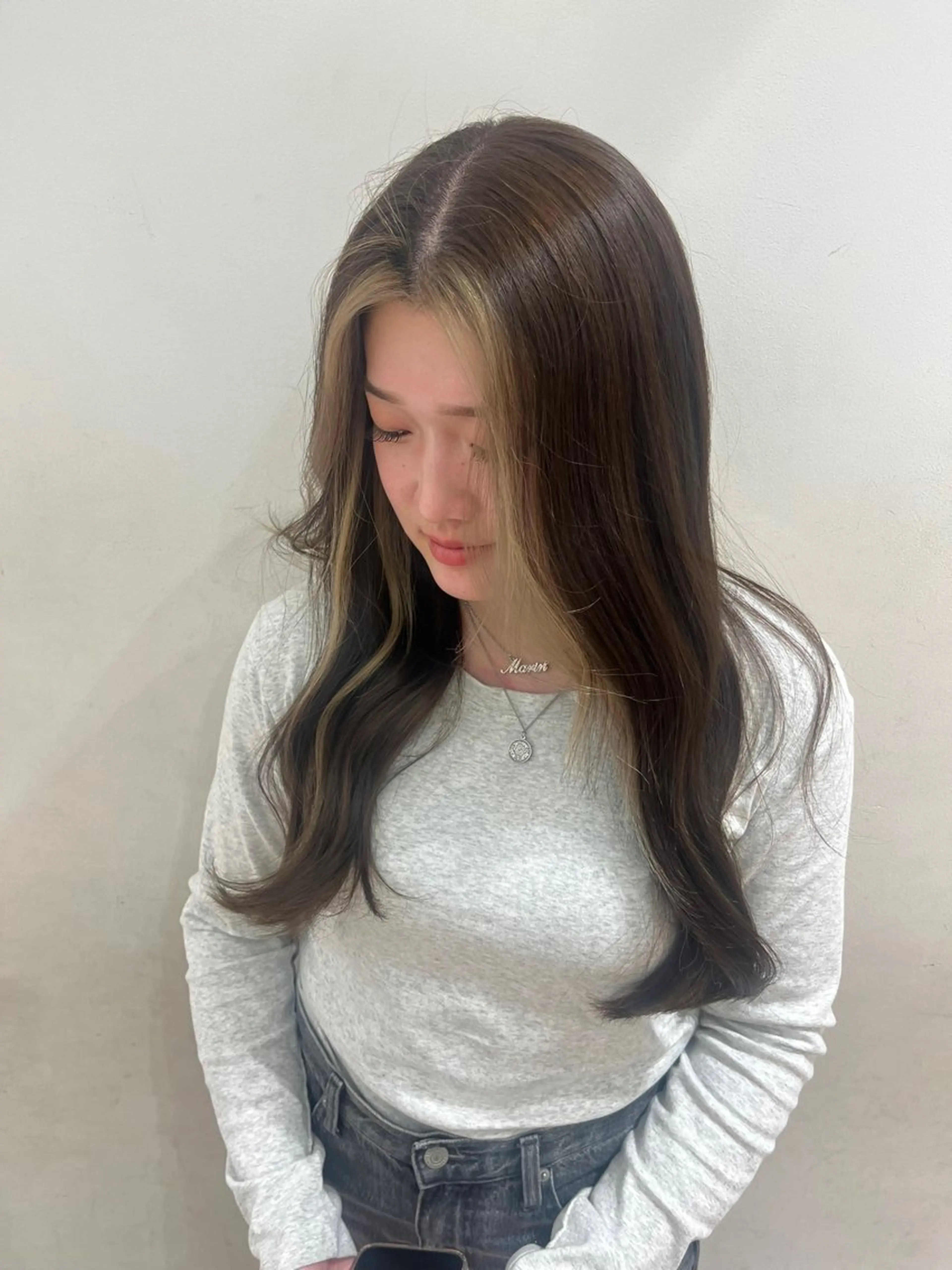 ロング カラー 荒川 三希のヘアスタイル