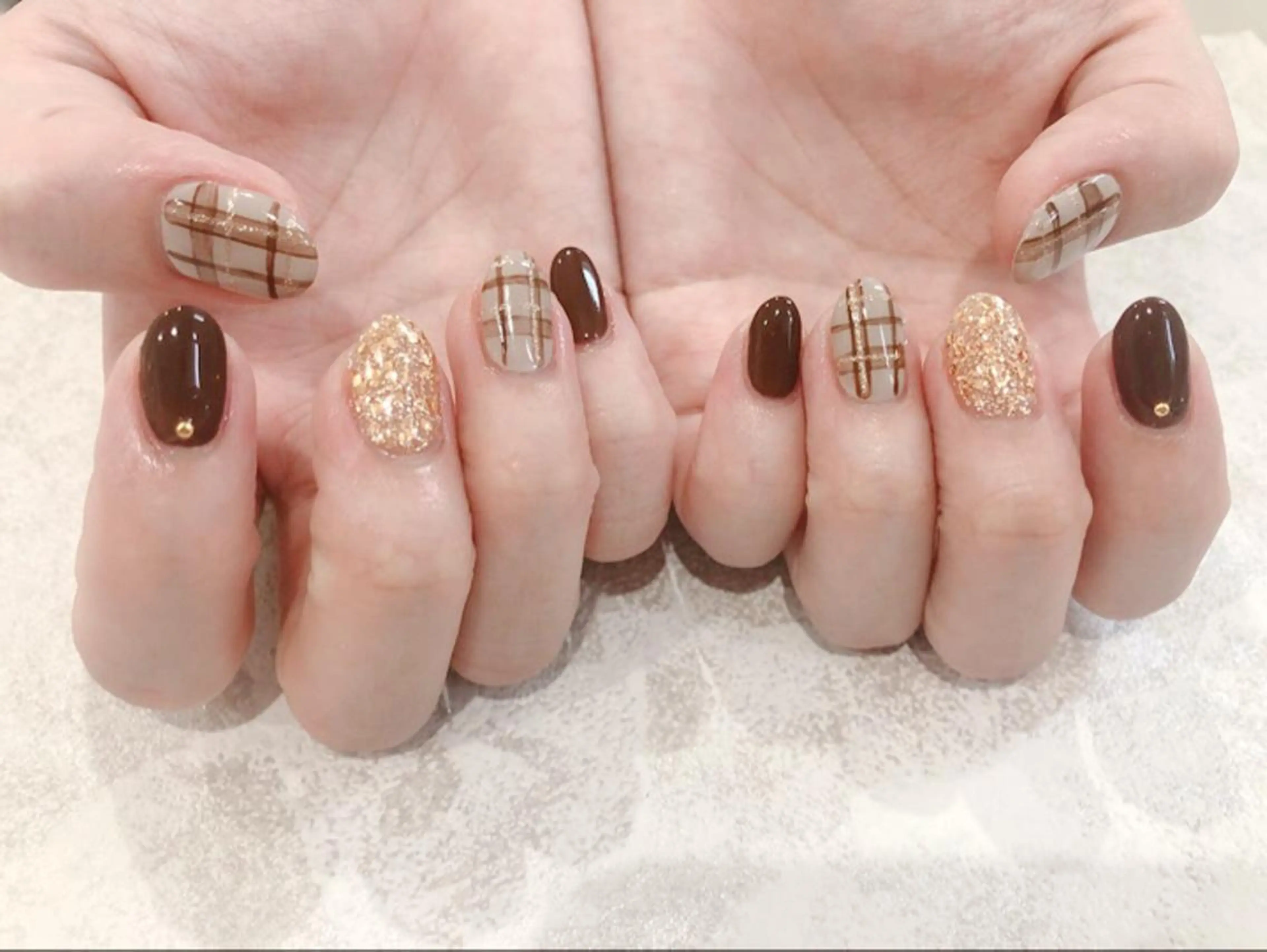ミディアム キッズ ネイル ブラウン ジェルネイル パラジェル Luana nail (ルアナネイル)のネイルデザイン