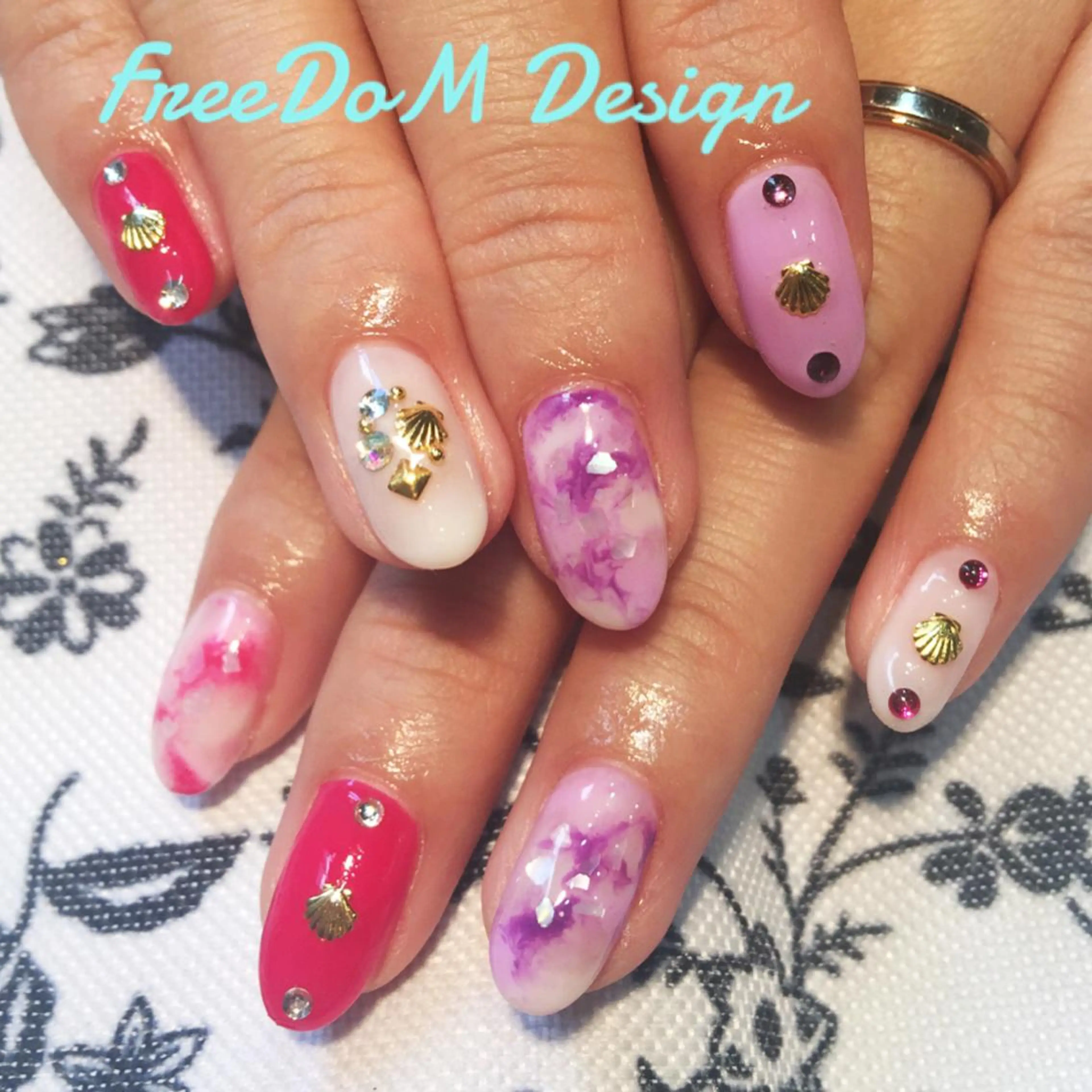 ネイル アートネイル ＦreeDoＭ   Design所属・W KUMIのネイルデザイン