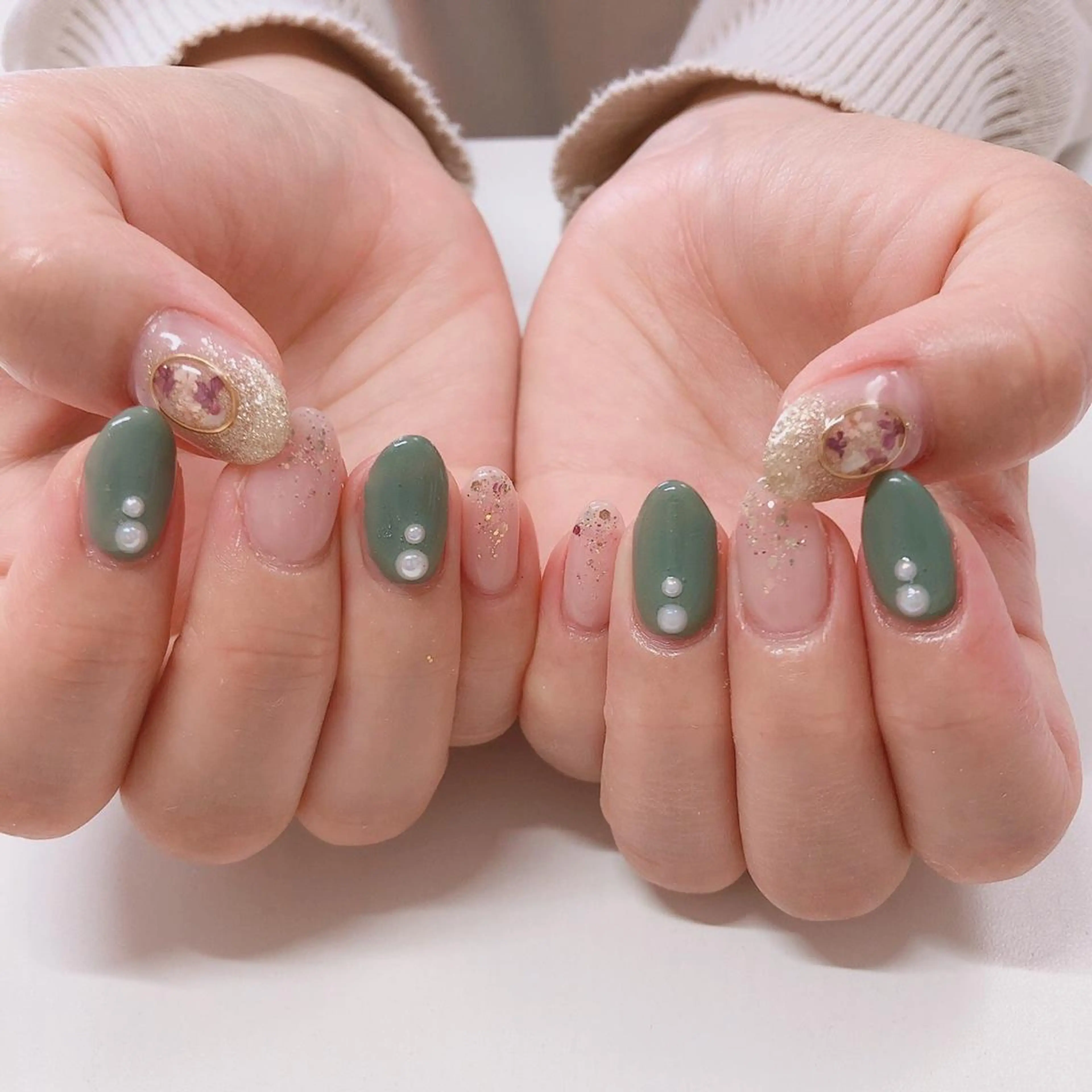 ネイル フットネイル グリーン オフィスネイル ワンカラーネイル 春ネイル Lily Roseスタッフ一同のマツエク・マツパデザイン