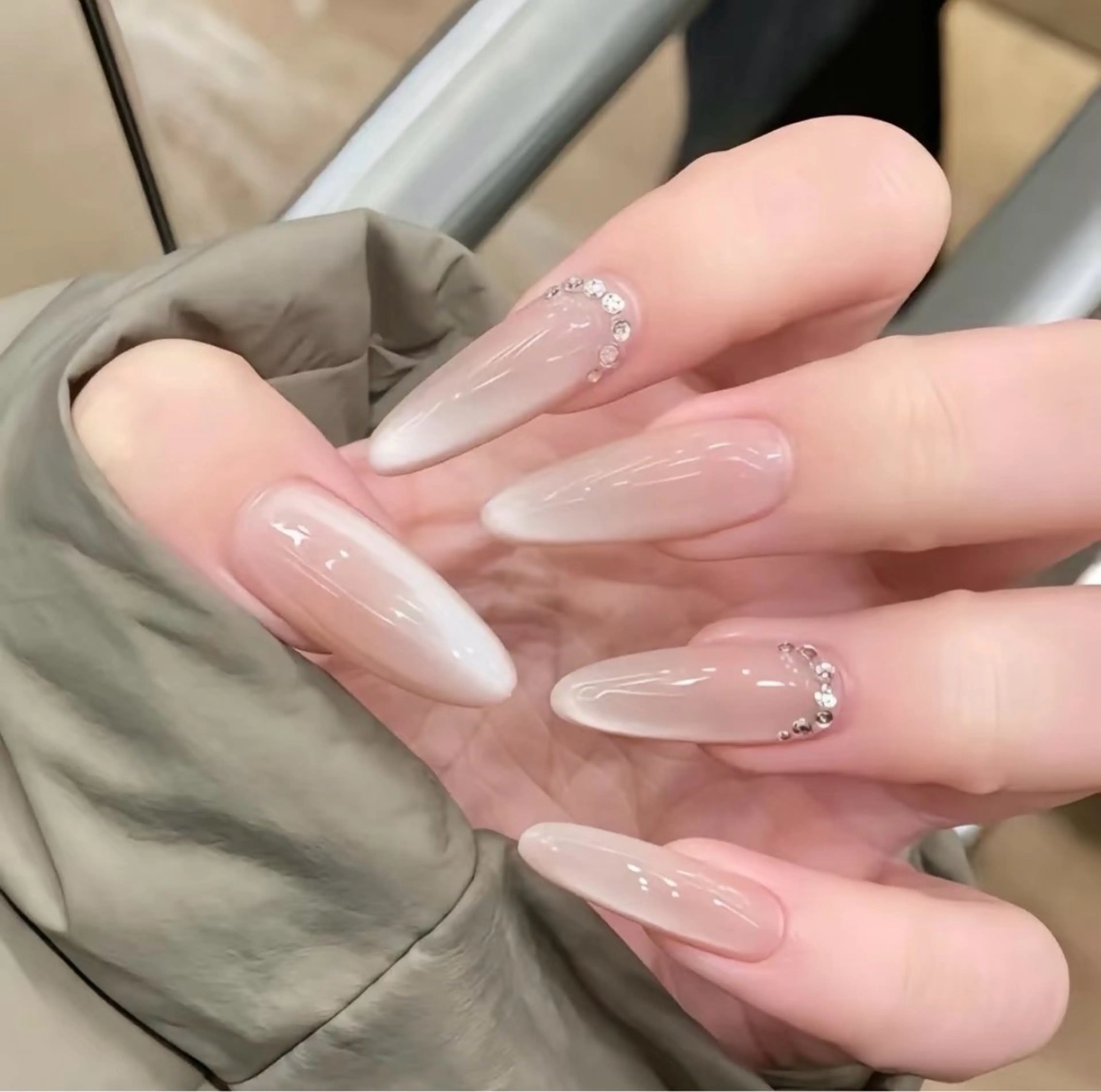 ネイル ハンドネイル ☁️Yun nail KiKi☁️のネイルデザイン