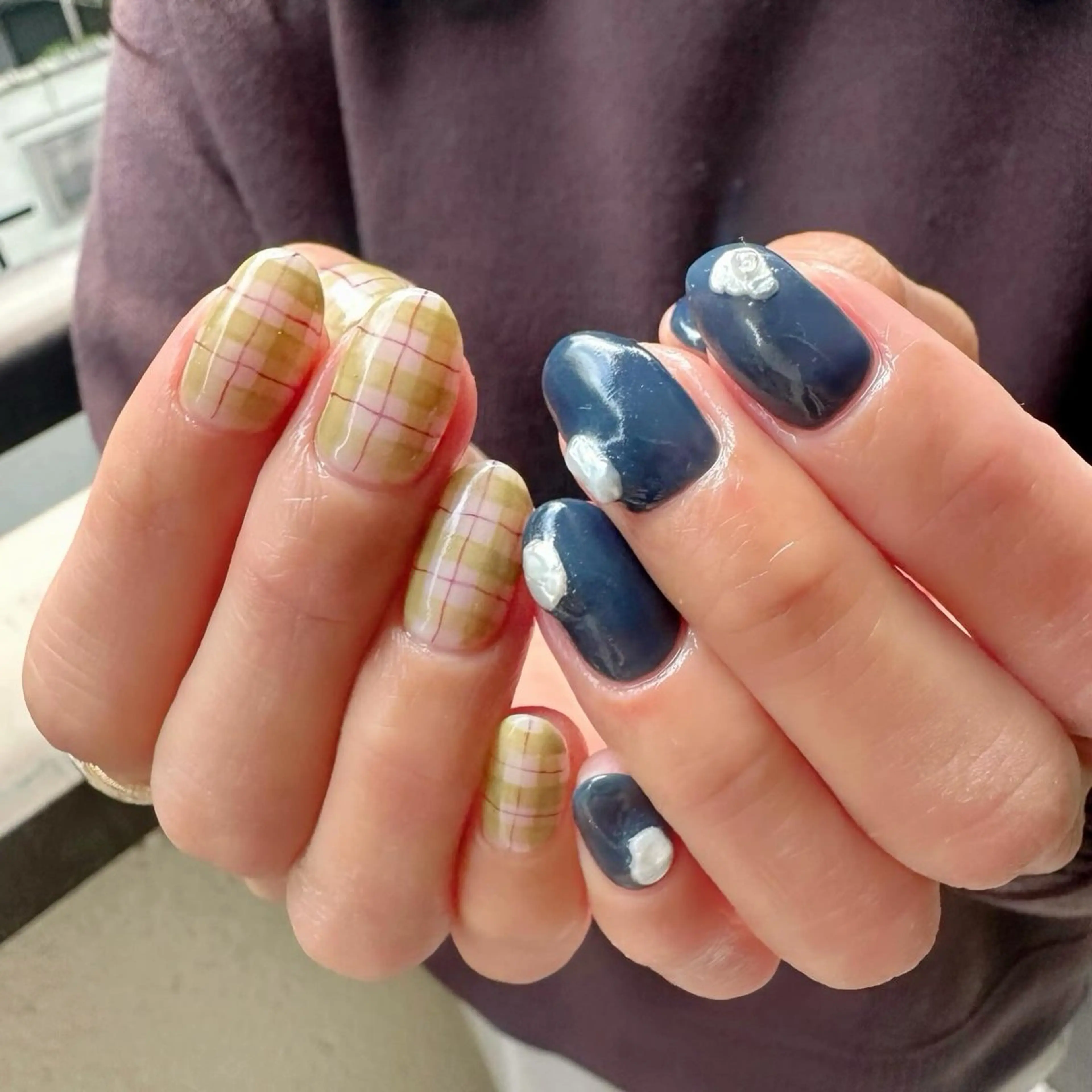 ネイル 氷ネイル・うるうるネイル 韓国ネイル ネイビー ニュアンスネイル 冬ネイル 🪞KAPE NAIL 🪞のネイルデザイン