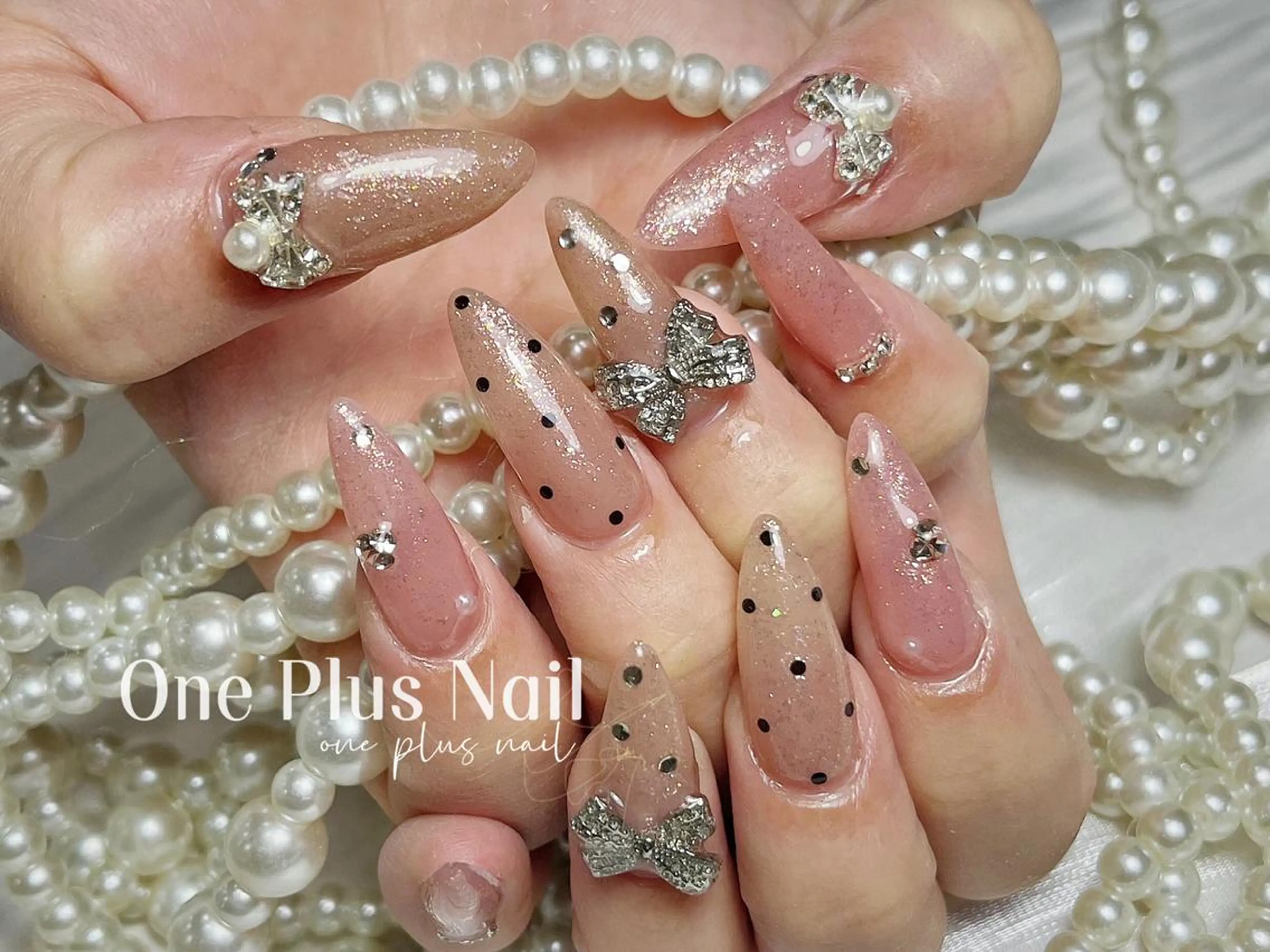 ネイル オーロラネイル フレンチネイル ガーリー オフィスネイル ピンク ハンドネイル One Plus Nail Salonのネイルデザイン