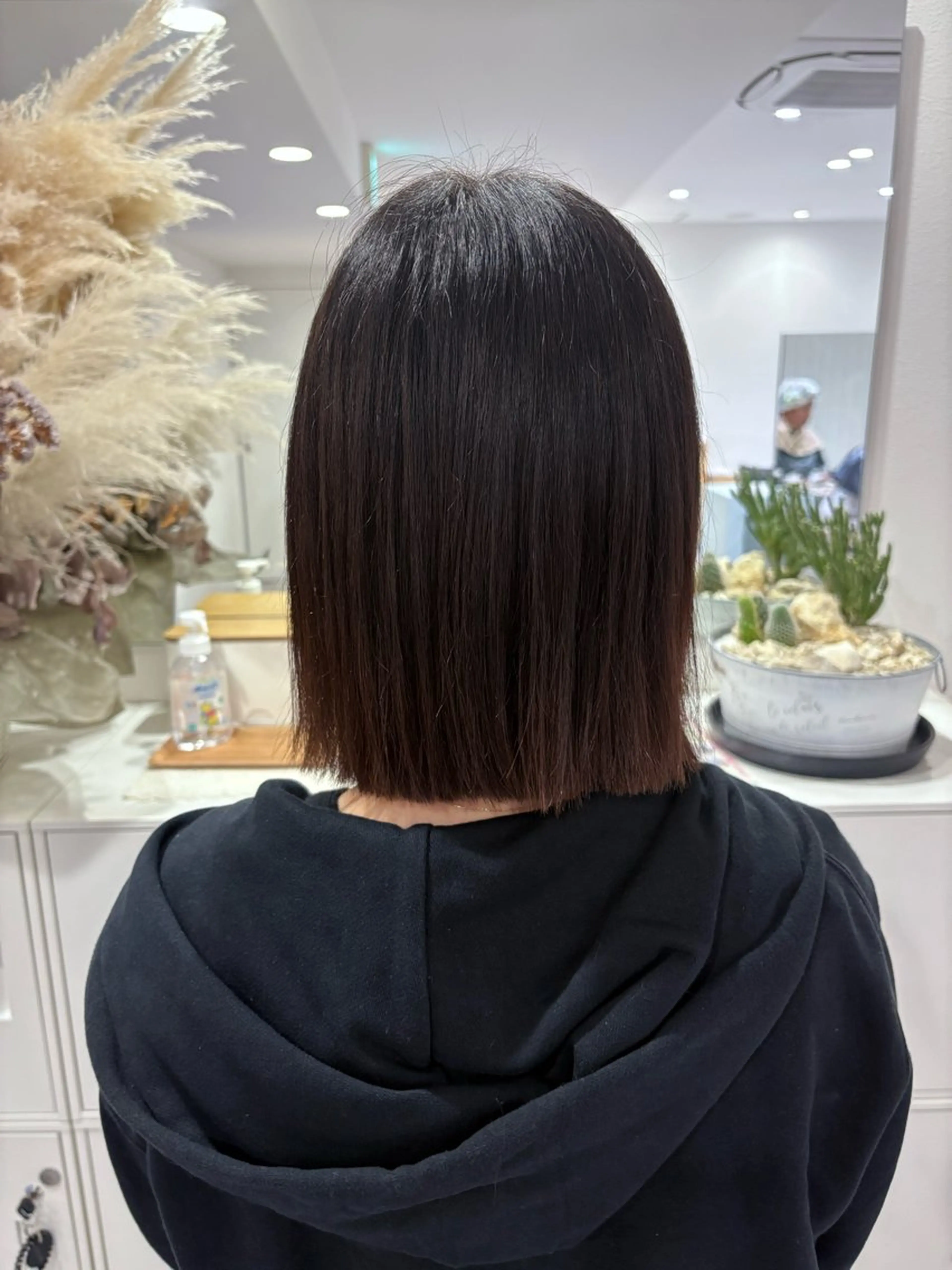 ミディアム ボブ 縮毛矯正 小泉 萌詠のヘアスタイル