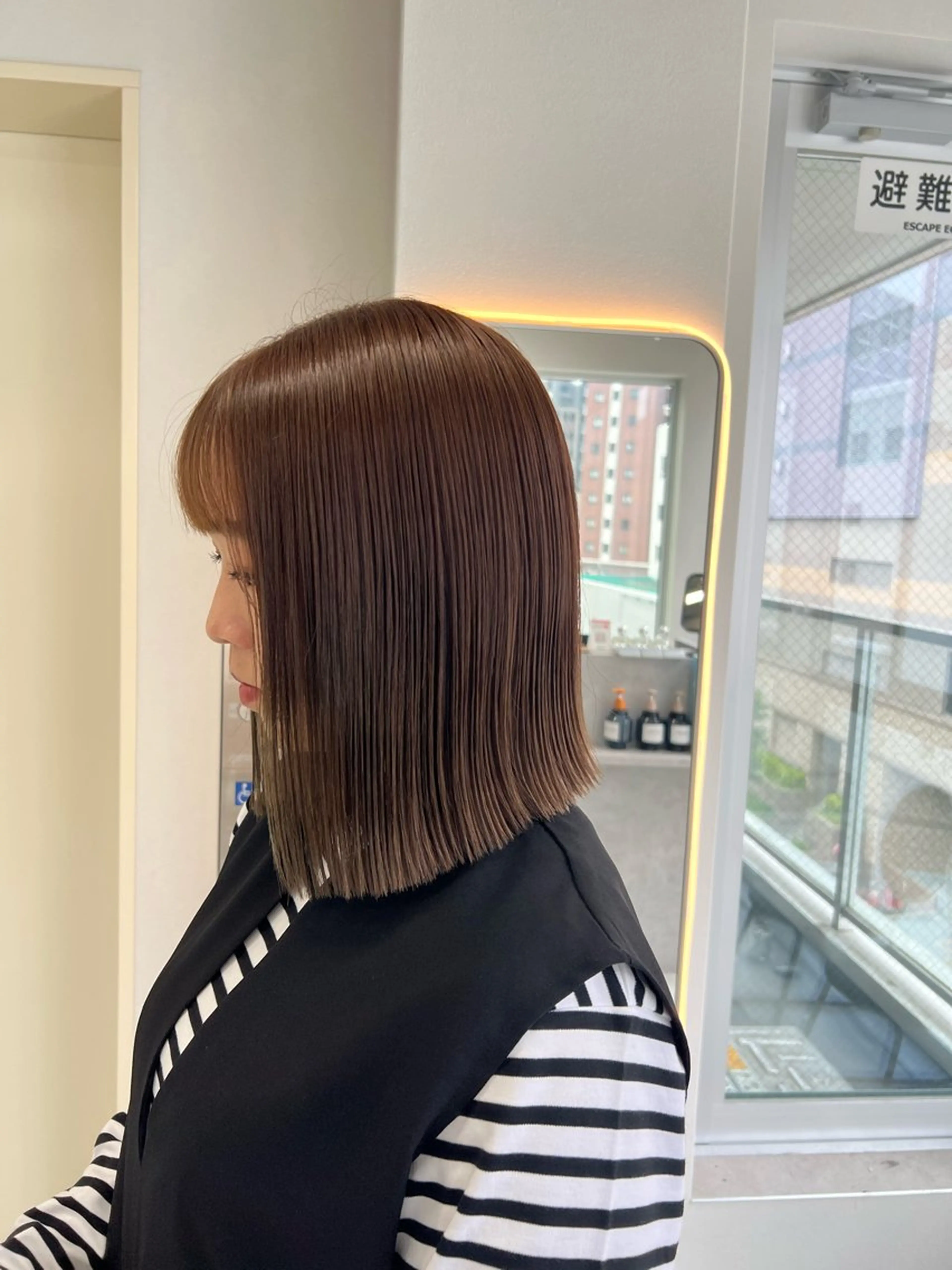 ミディアム ヘアカラー maya レイヤーカットのヘアスタイル
