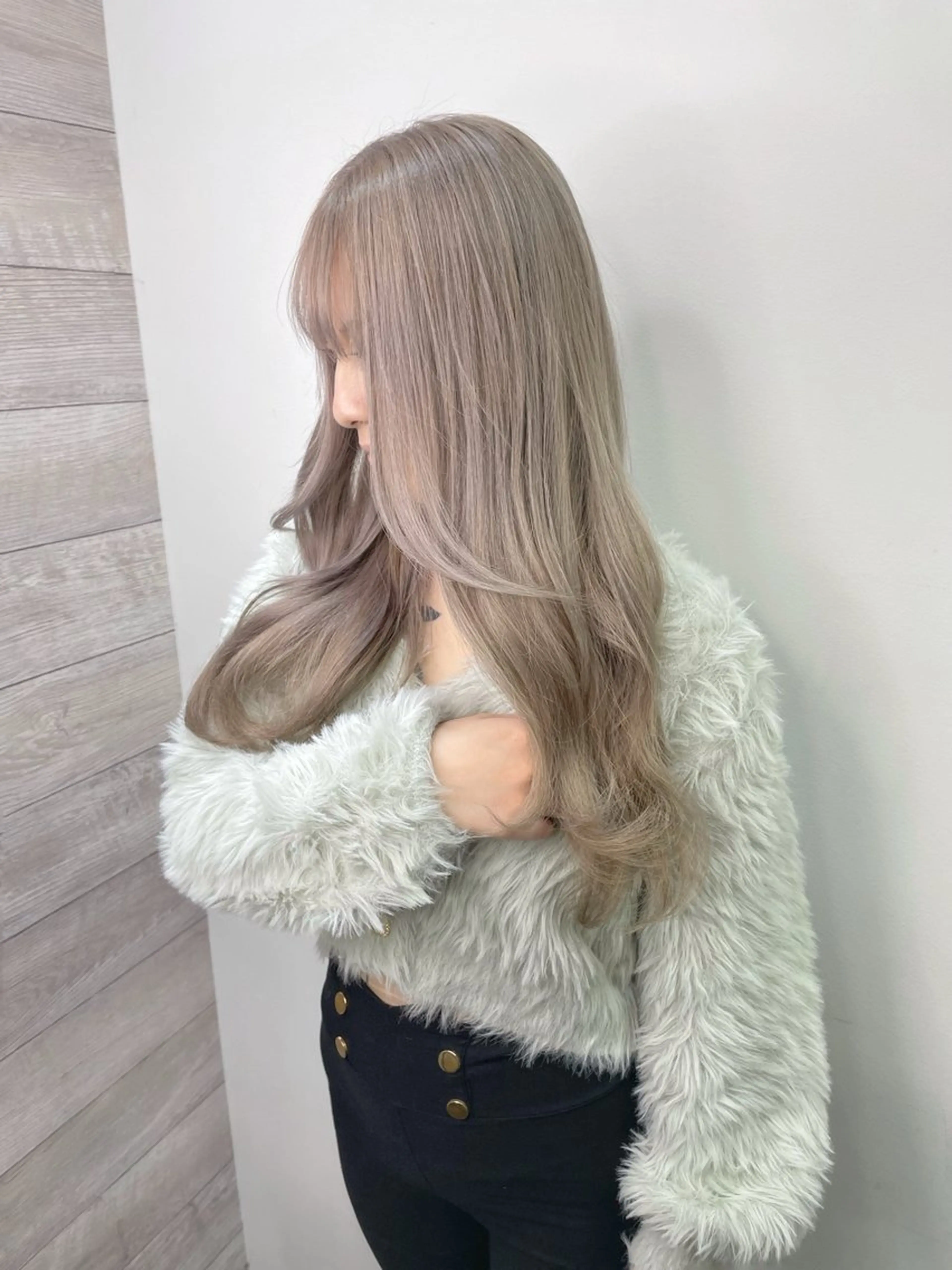 セミロング ヘアカラー トリートメント LOCO Ko-kiのヘアスタイル