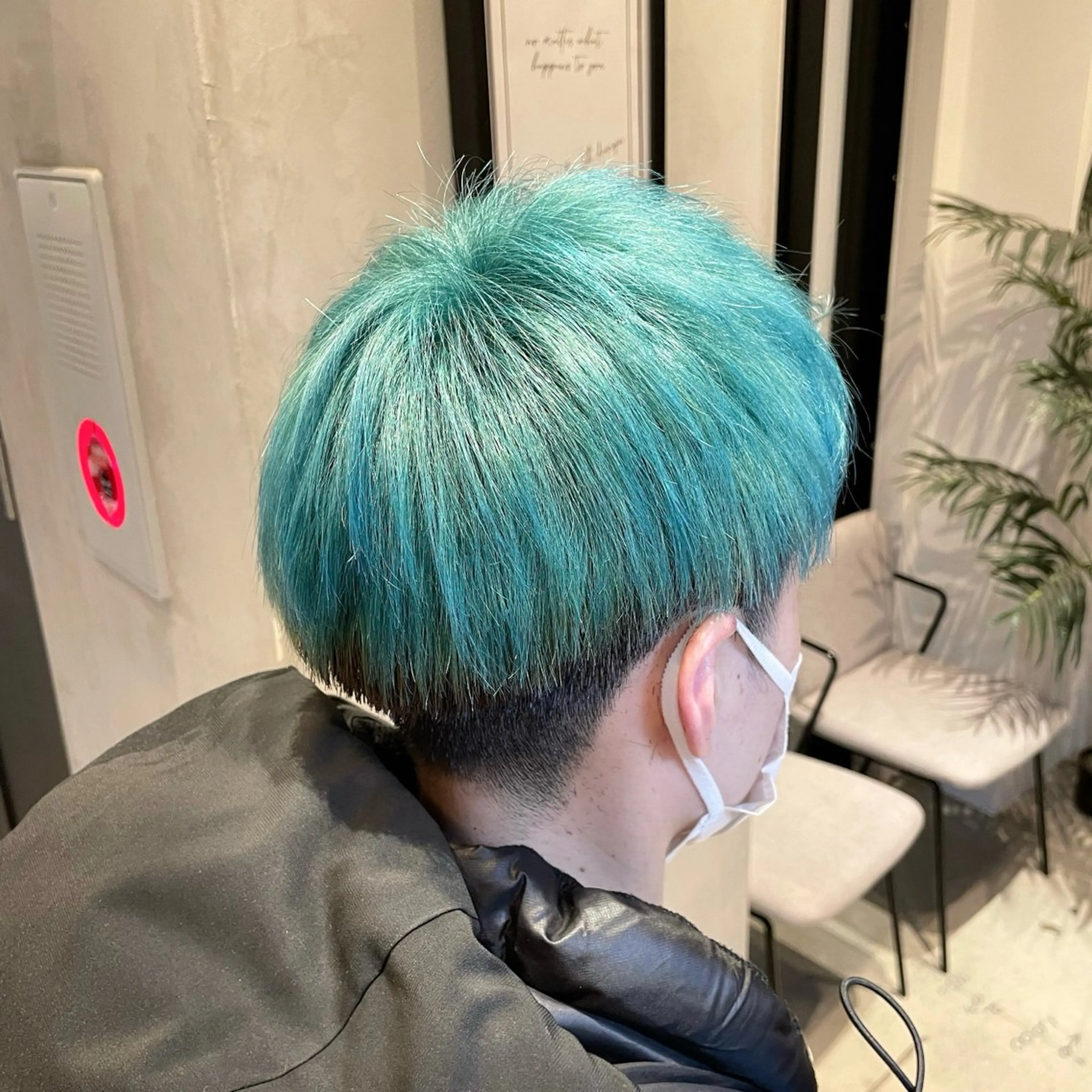 セミロング カラー ブリーチ エメラルドグリーン 🤍haruna 🤍SUIのヘアスタイル