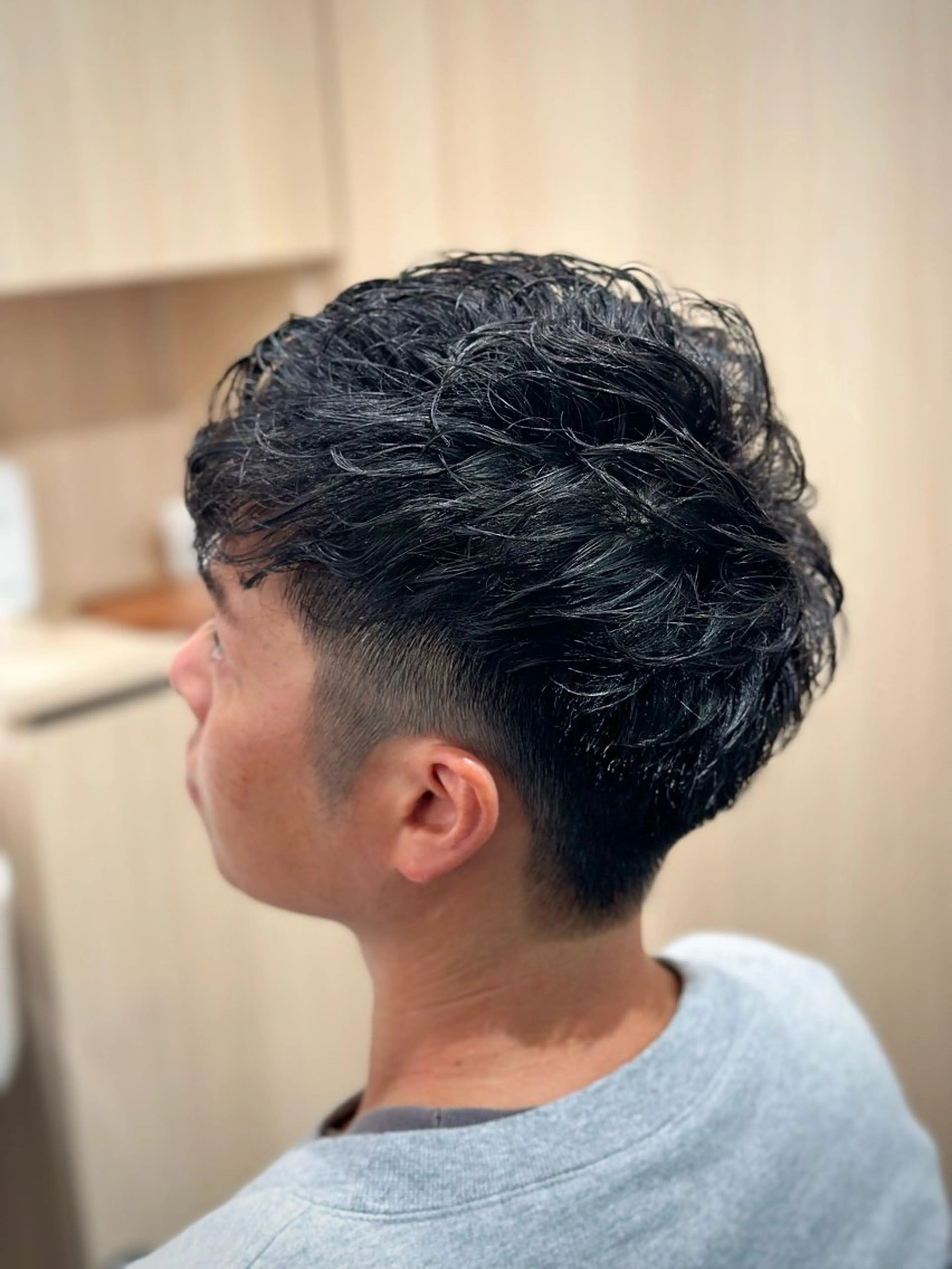 ショート パーマ メンズ スペインカール カット ヘアカラー 銀座メンズ ビジネスショートのヘアスタイル