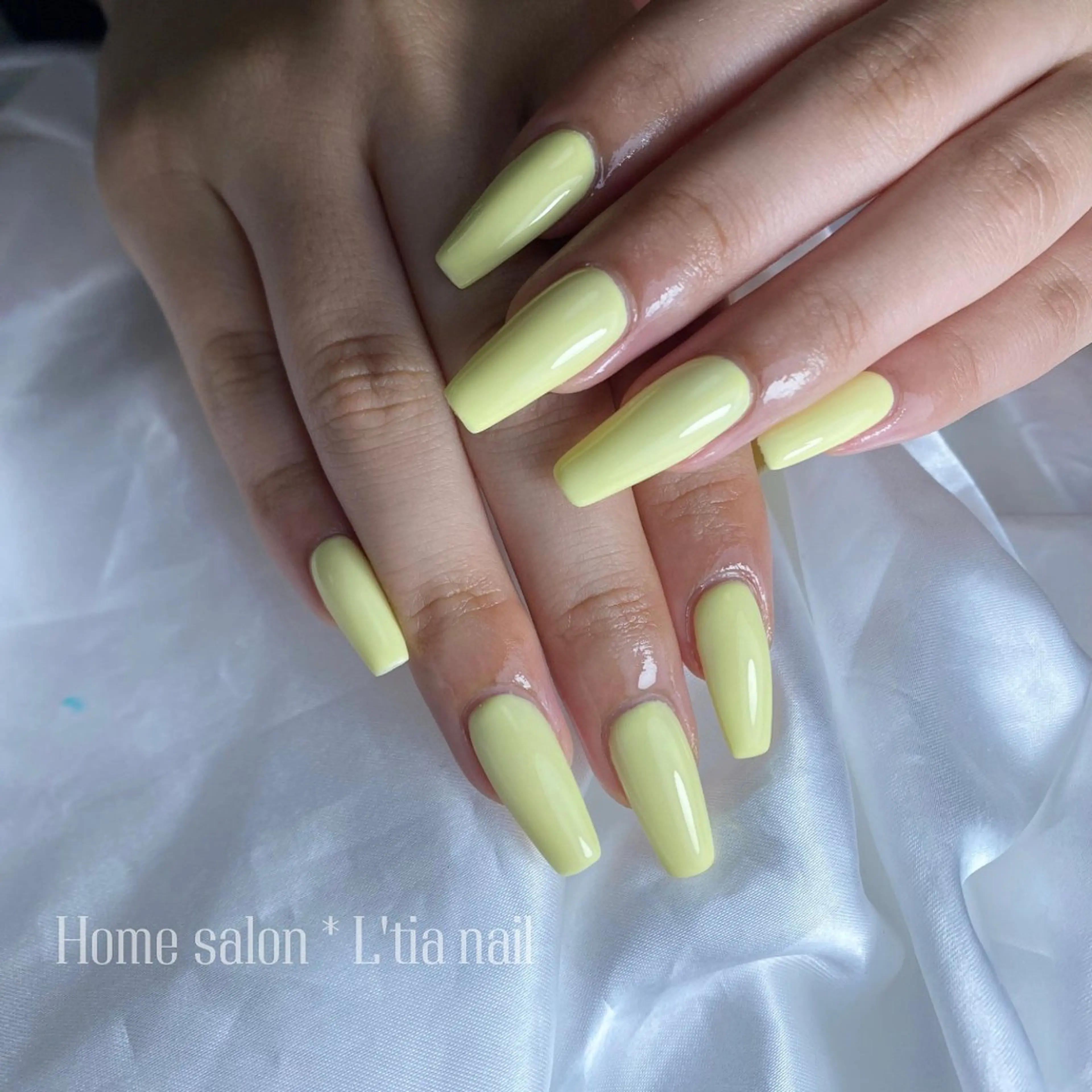 セミロング L'tia nailのネイルデザイン