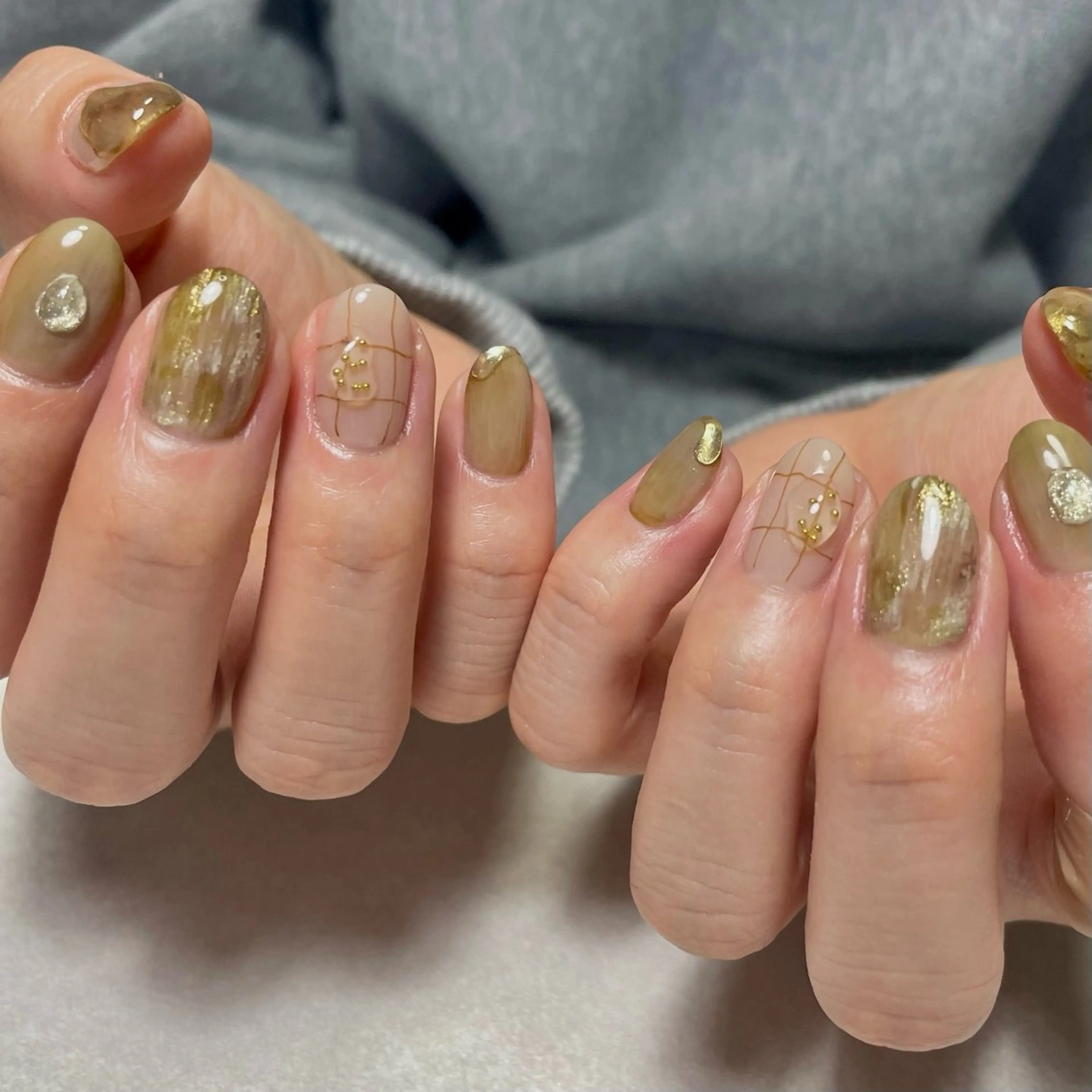 ネイル アートネイル ジェルネイル ゴールド 持ち込み ニュアンスネイル ハンドネイル norme_ akiのネイルデザイン
