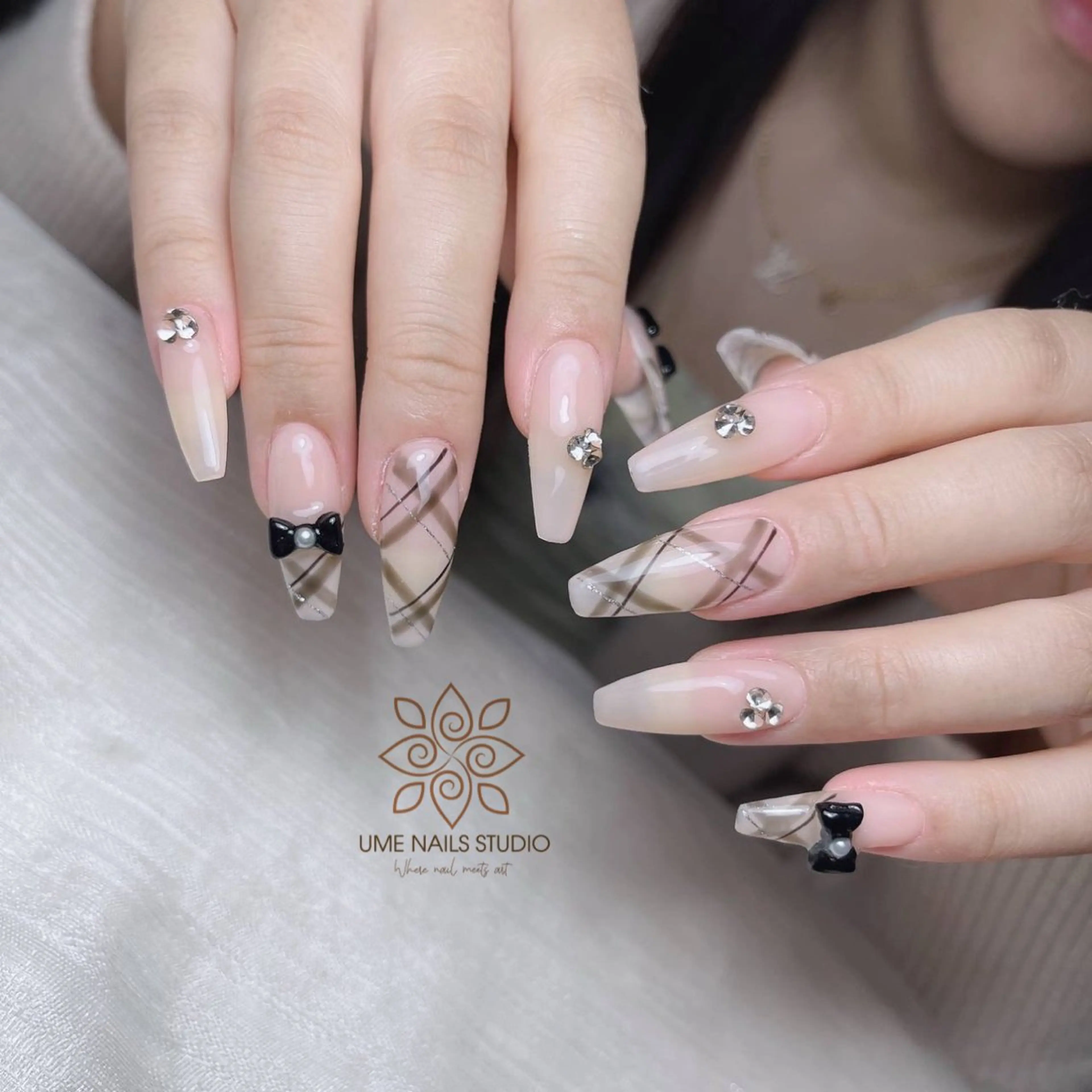 ネイル チークネイル クリアネイル ガーリー キラキラネイル 韓国ネイル ハンドネイル Ume Nail Studioのネイルデザイン