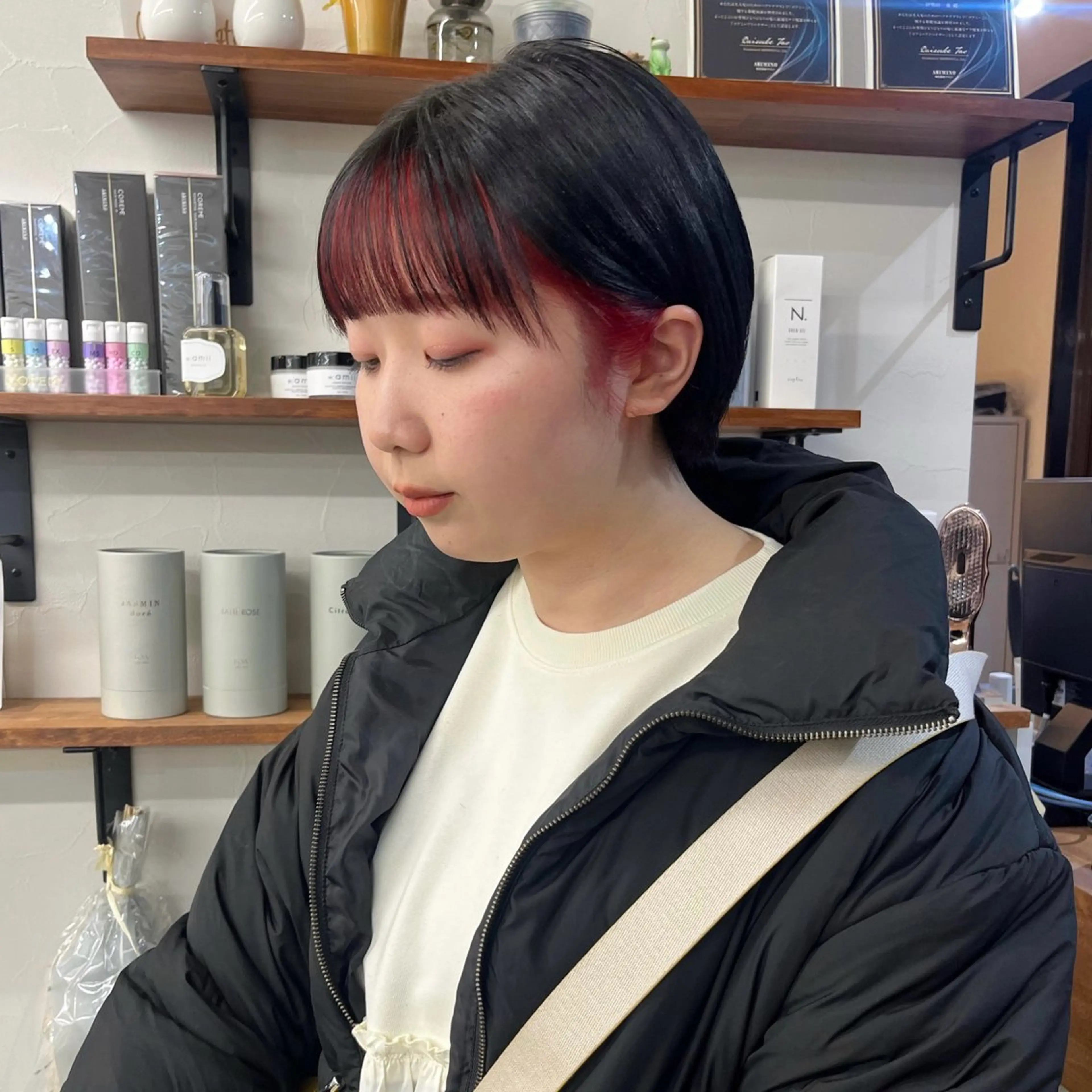 ショート カラー 丸みショート ミストバング ブリーチ  フェイスフレーミング ブリーチなしカラー カット ヘアカラー トリートメント 朝がちょっと楽しくな るshort･bobのヘアスタイル