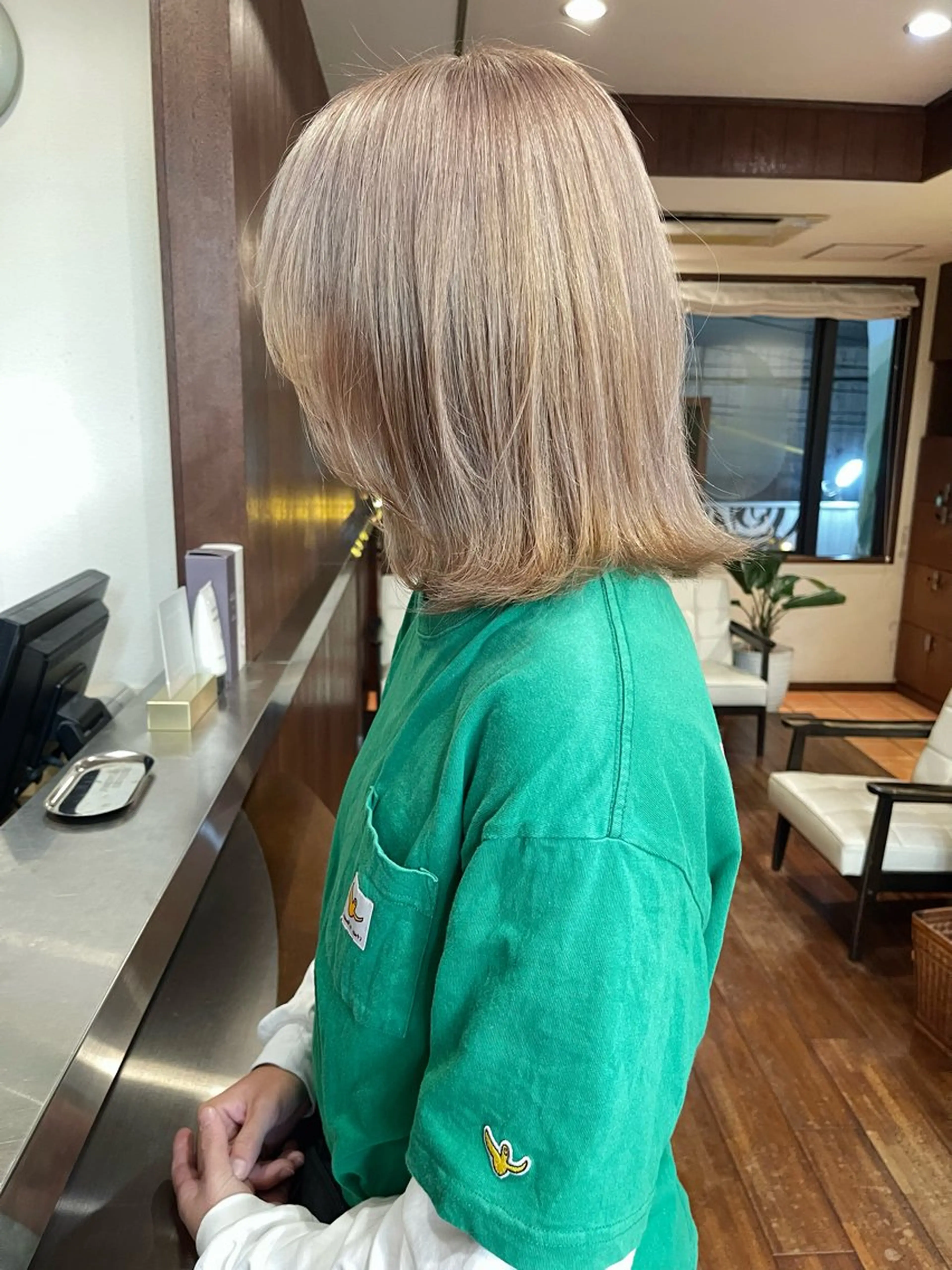 ミディアム カラー カット ヘアカラー トリートメント 髪質改善ｶﾗｰ ｹｱﾌﾞﾘｰﾁ/ﾀﾑのヘアスタイル