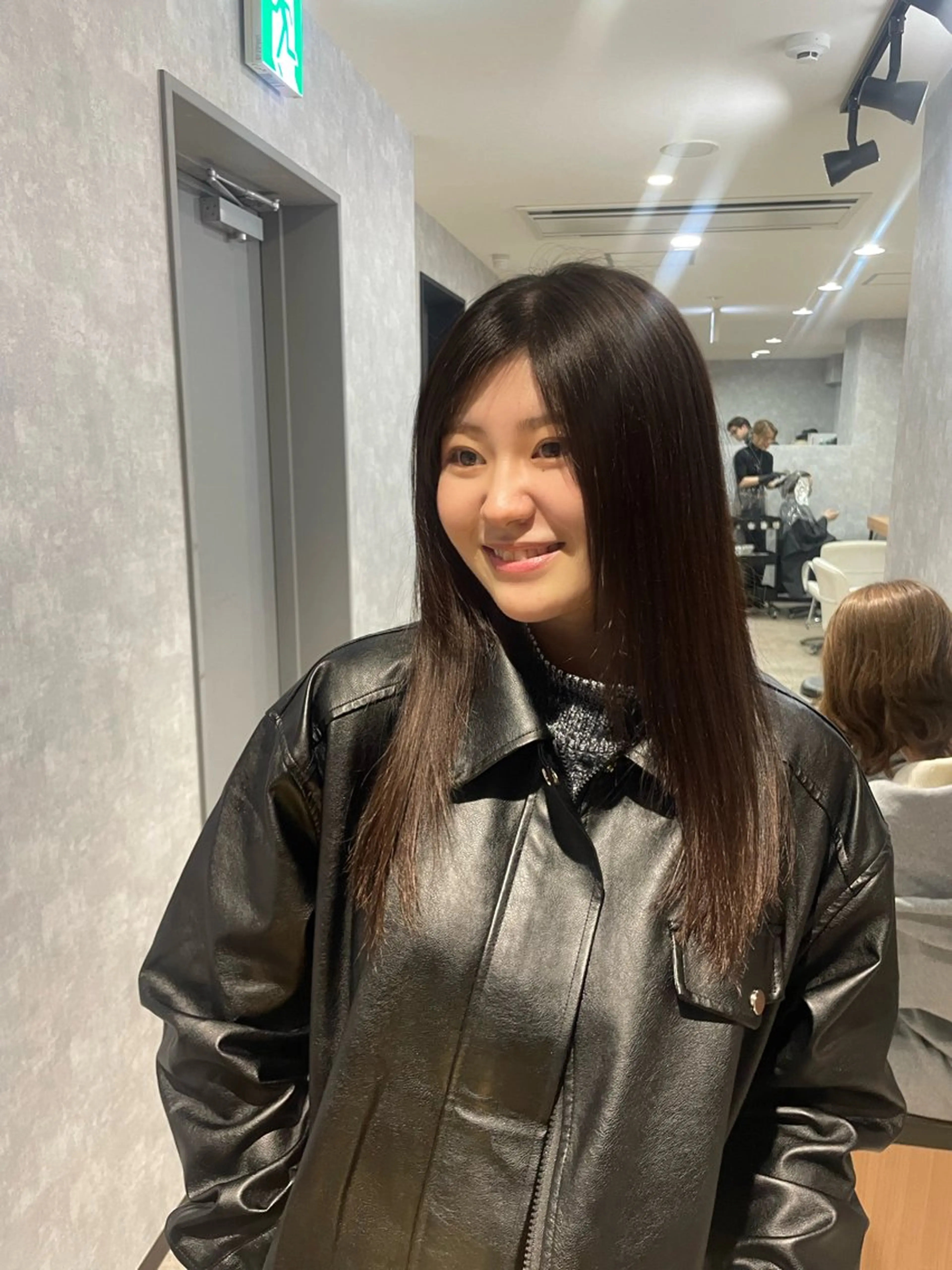 セミロング トリートメント 🌐NATSUMI 🌐【寒色カラー】のヘアスタイル