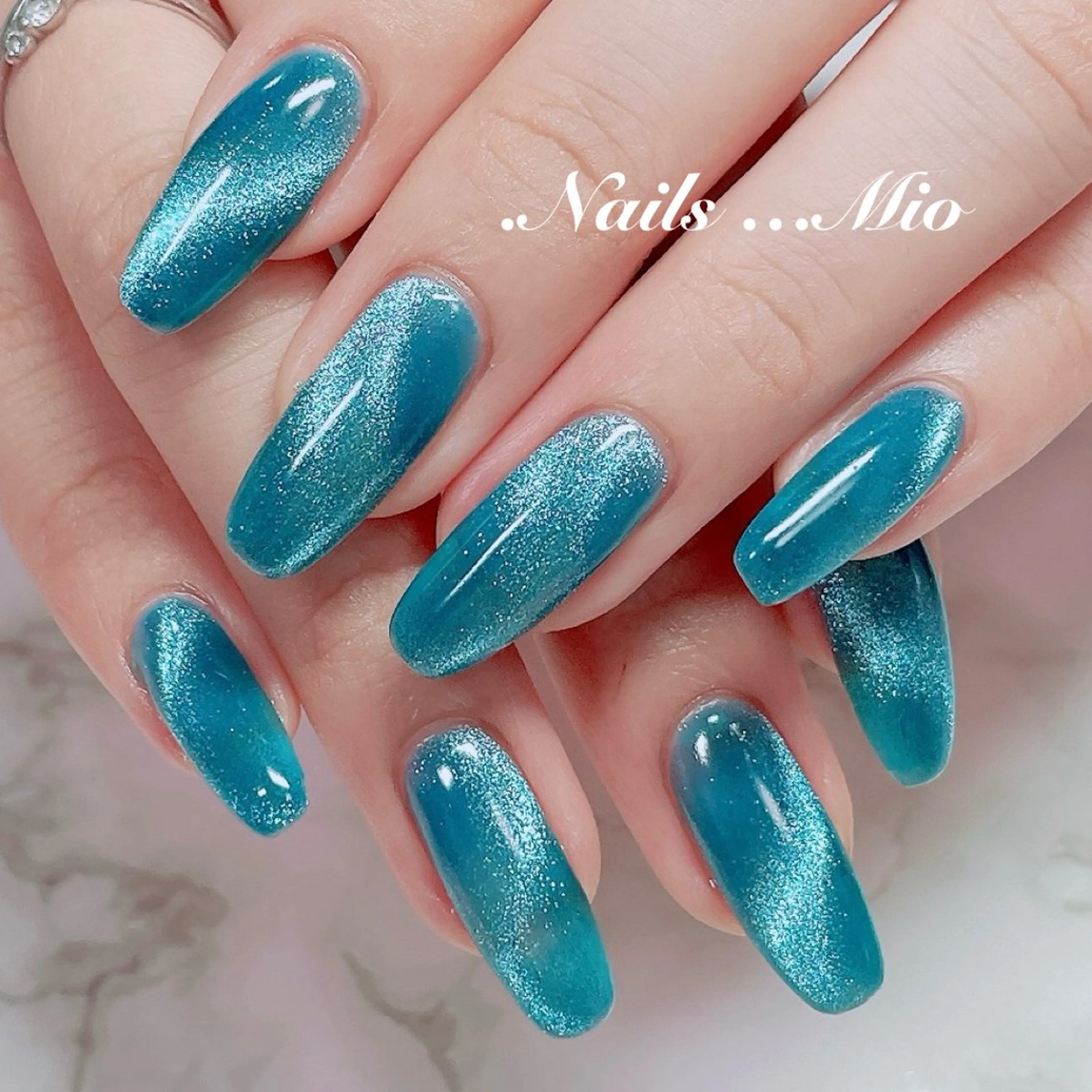 ネイル ジェルネイル マグネットネイル 赤色 .Nails Mio 赤羽西ネイルサロンのネイルデザイン