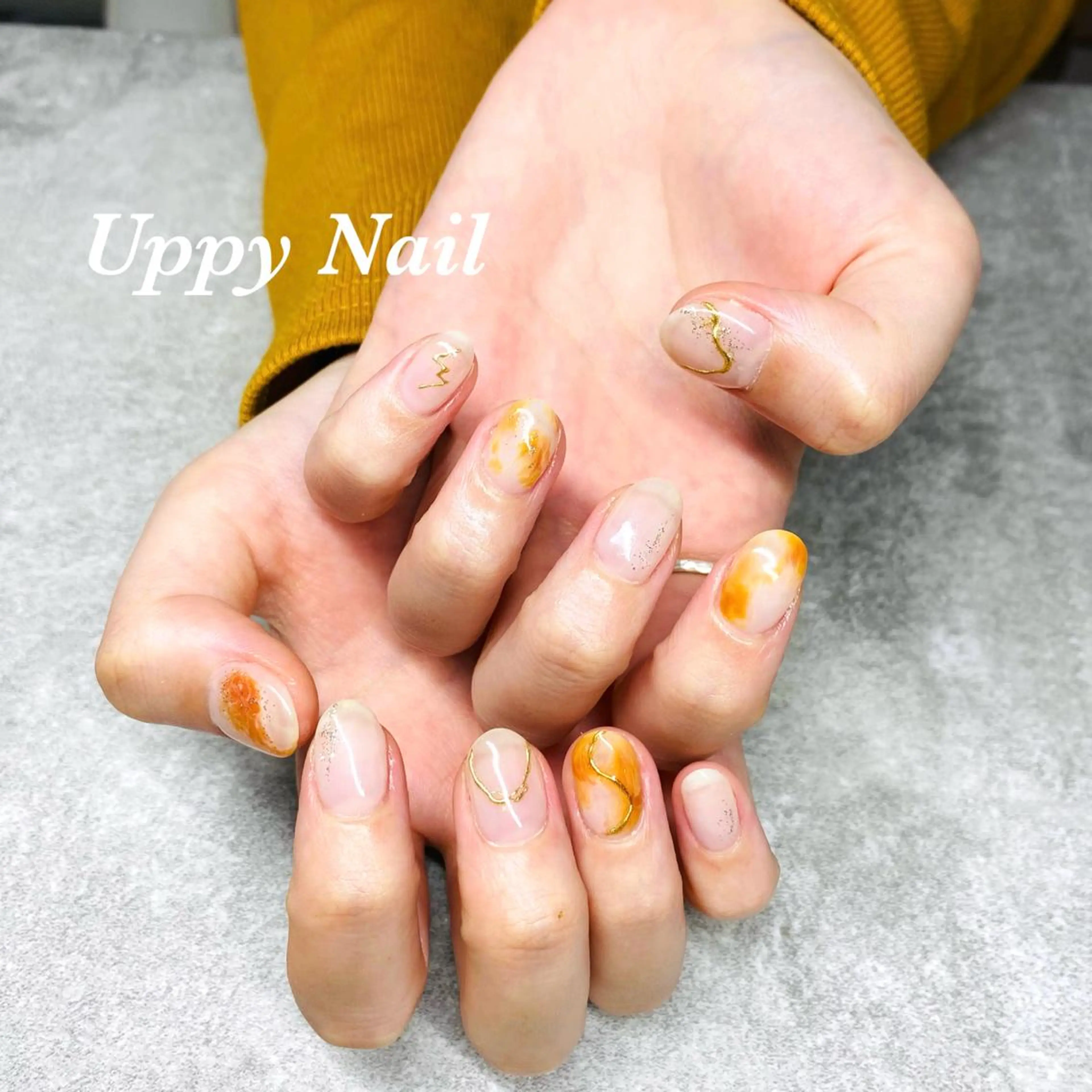 ネイル ニュアンスネイル オフィスネイル オレンジ ホワイト 黄色 ハンドネイル Uppy Nail ukyoのネイルデザイン