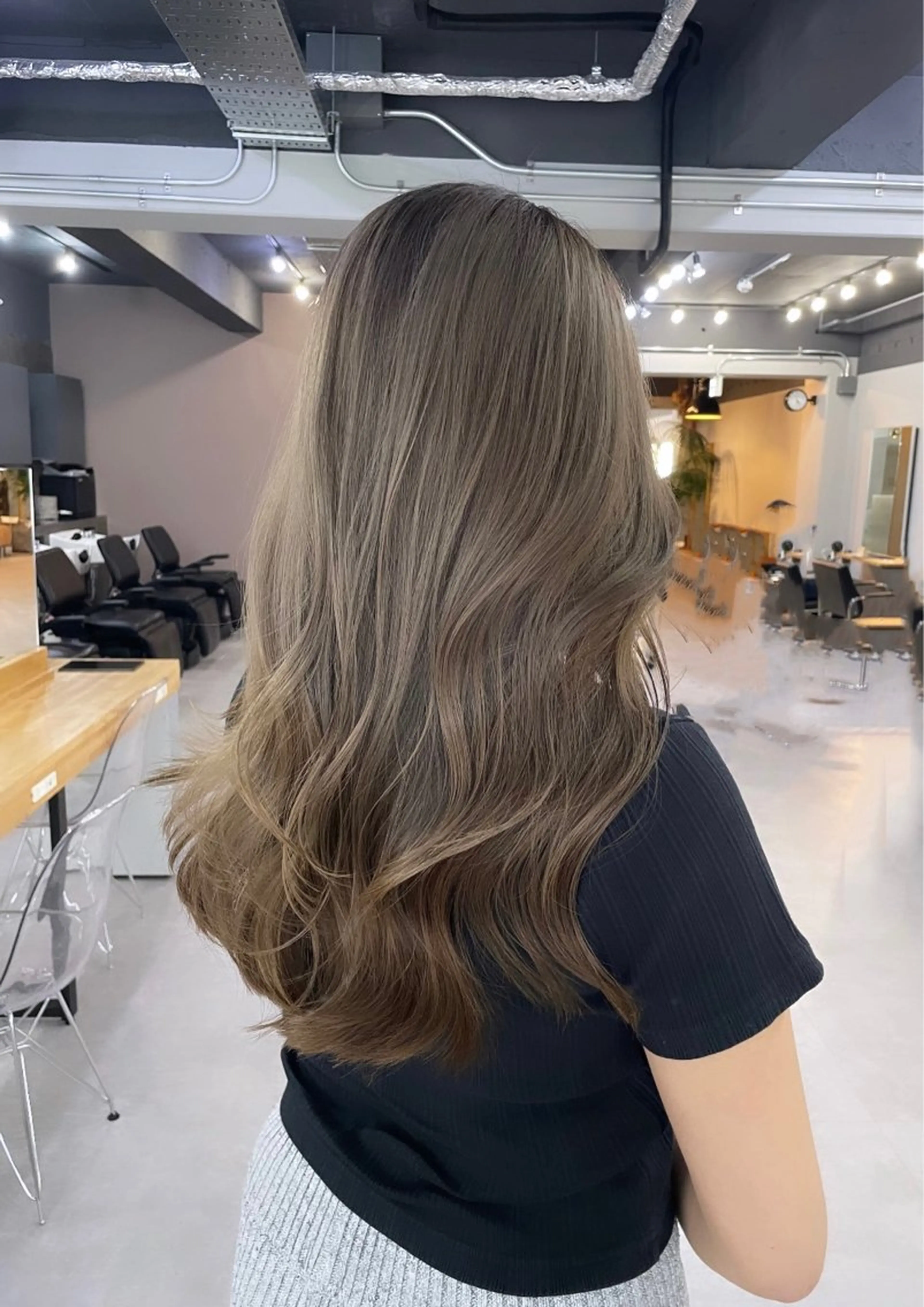 ロング カラー ヘアカラー ミルクティーベージュ ❤︎レイヤー　MIAのヘアスタイル