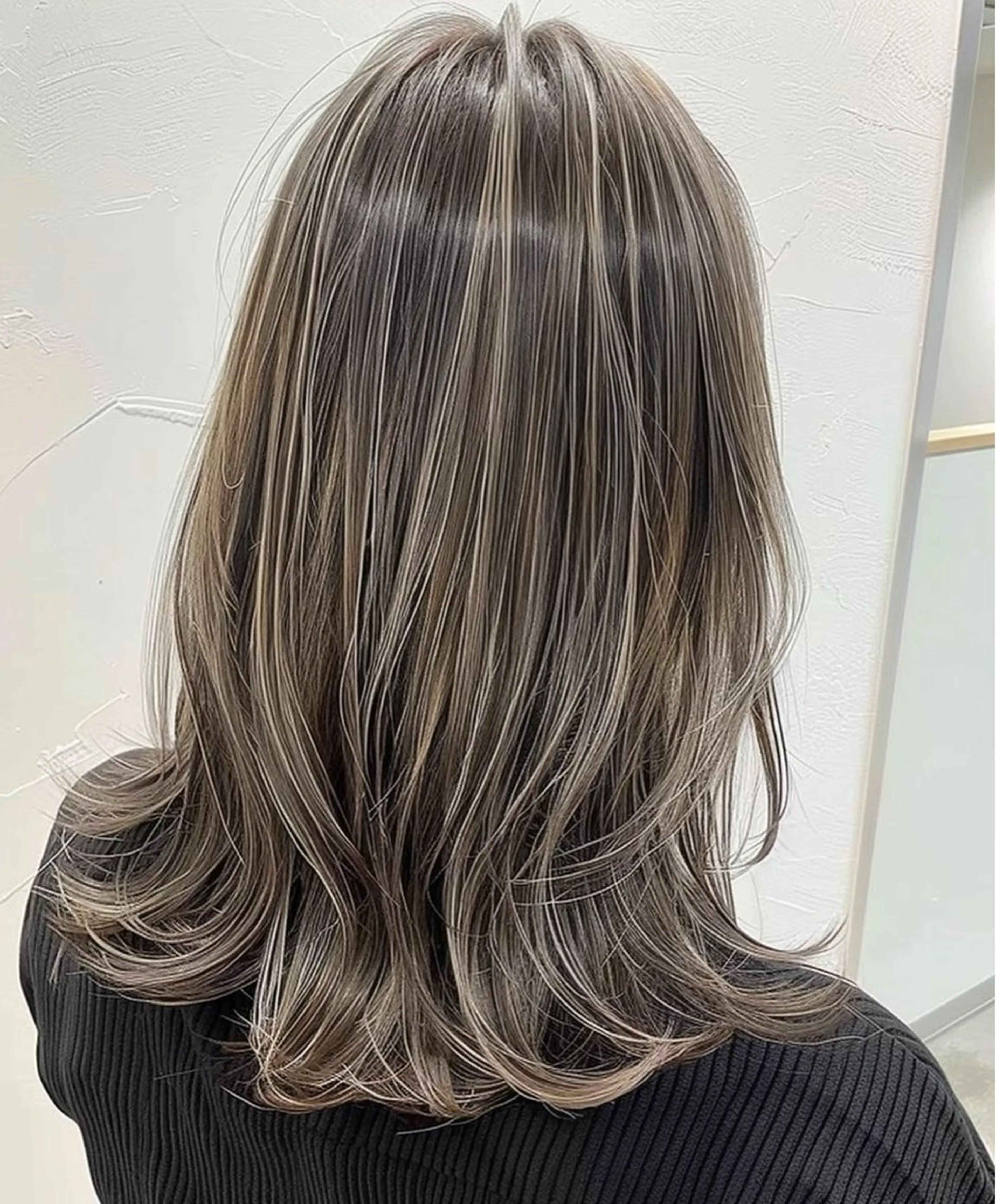 カラー ブリーチ デザインカラー ヘアカラー くすみベージュ /表参道/みづきのヘアスタイル